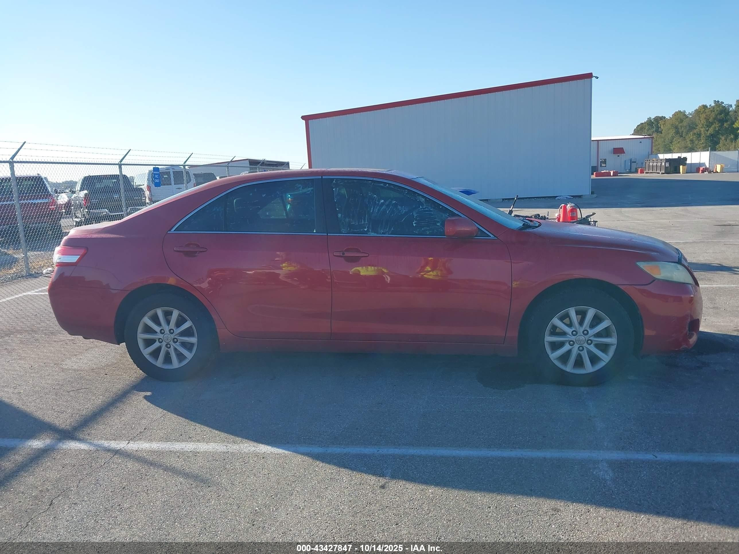 2010 Toyota Camry Xle Red vin: 4T4BF3EK4AR044906