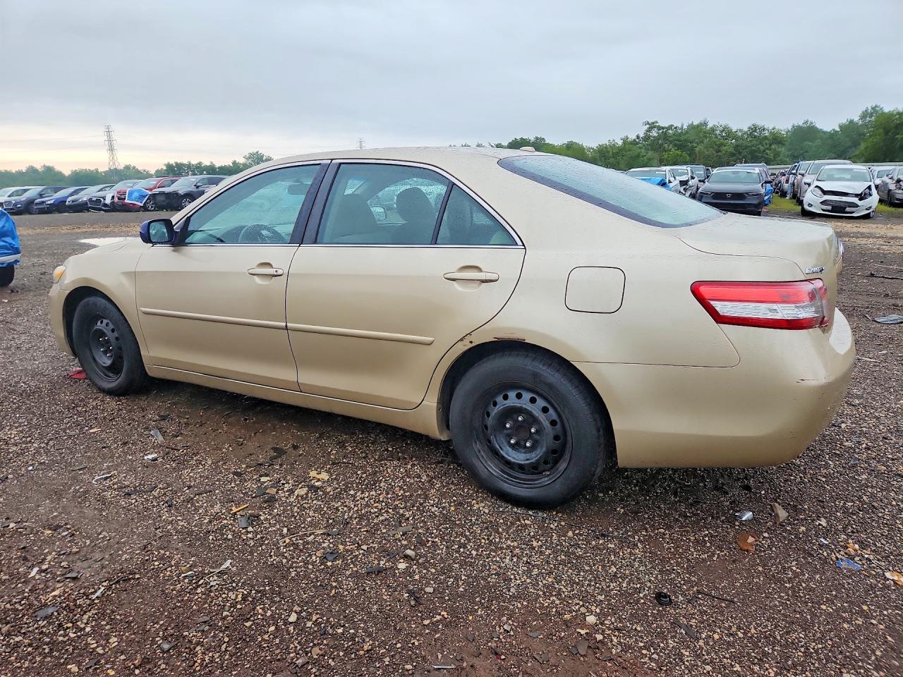 2010 Toyota Camry Le Tan vin: 4T4BF3EK4AR053816