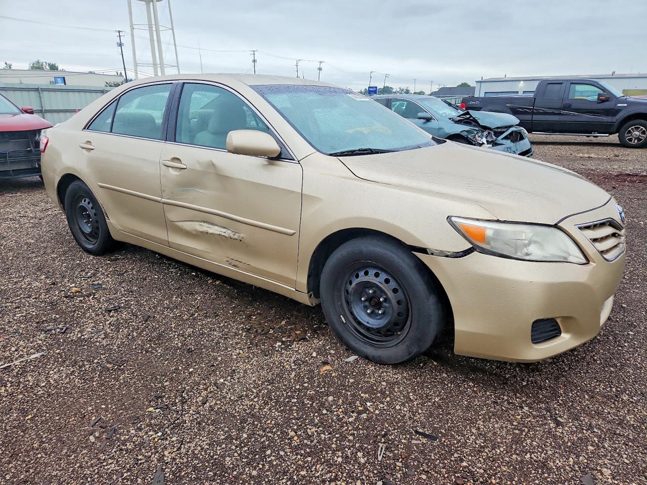 2010 Toyota Camry Le Tan vin: 4T4BF3EK4AR053816