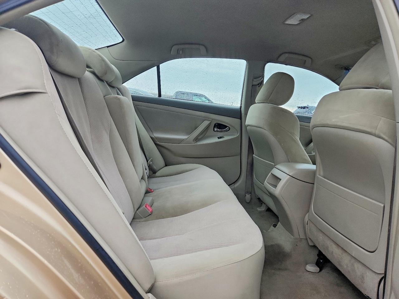 2010 Toyota Camry Le Tan vin: 4T4BF3EK4AR053816