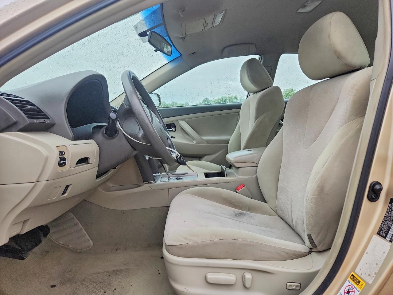 2010 Toyota Camry Le Tan vin: 4T4BF3EK4AR053816