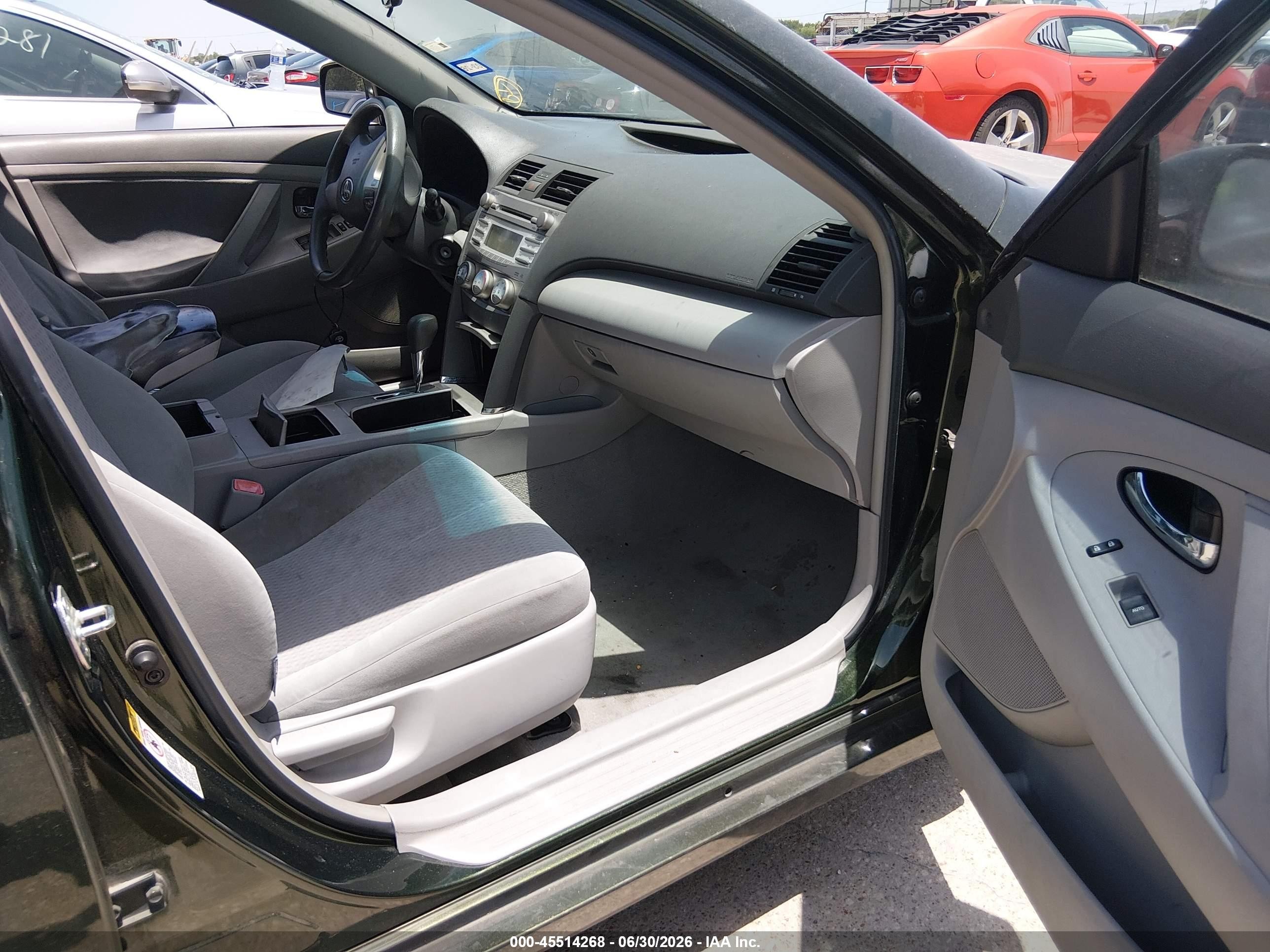 2010 Toyota Camry Le Green vin: 4T4BF3EK4AR073094