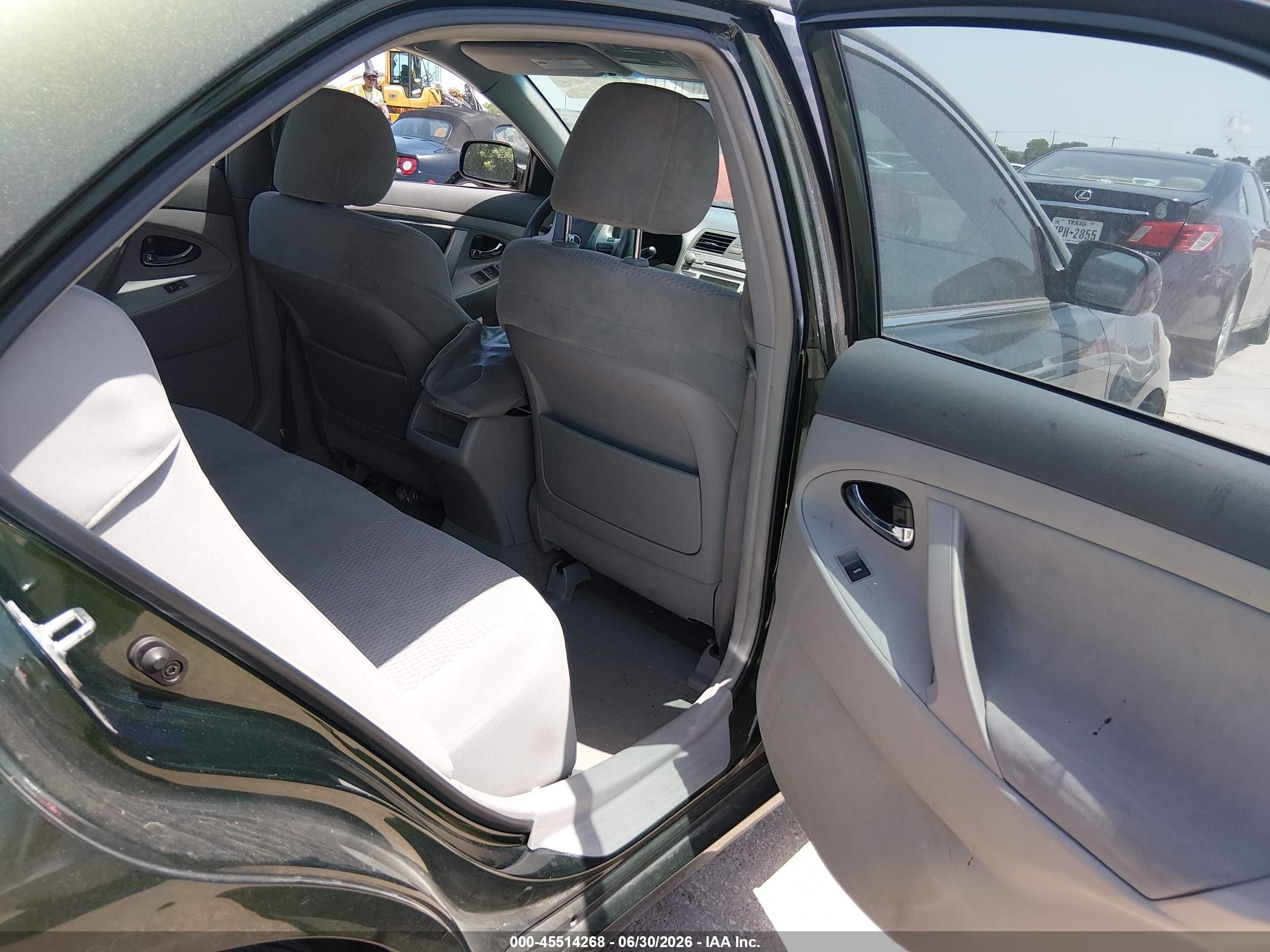 2010 Toyota Camry Le Green vin: 4T4BF3EK4AR073094