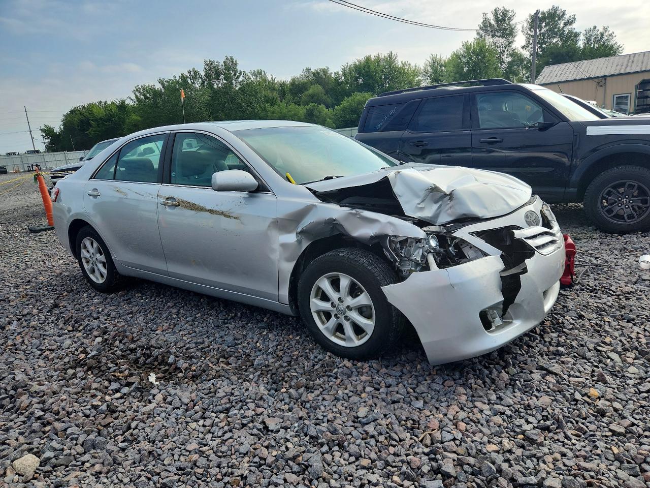 2010 Toyota Camry Le Silver vin: 4T4BF3EK4AR077856