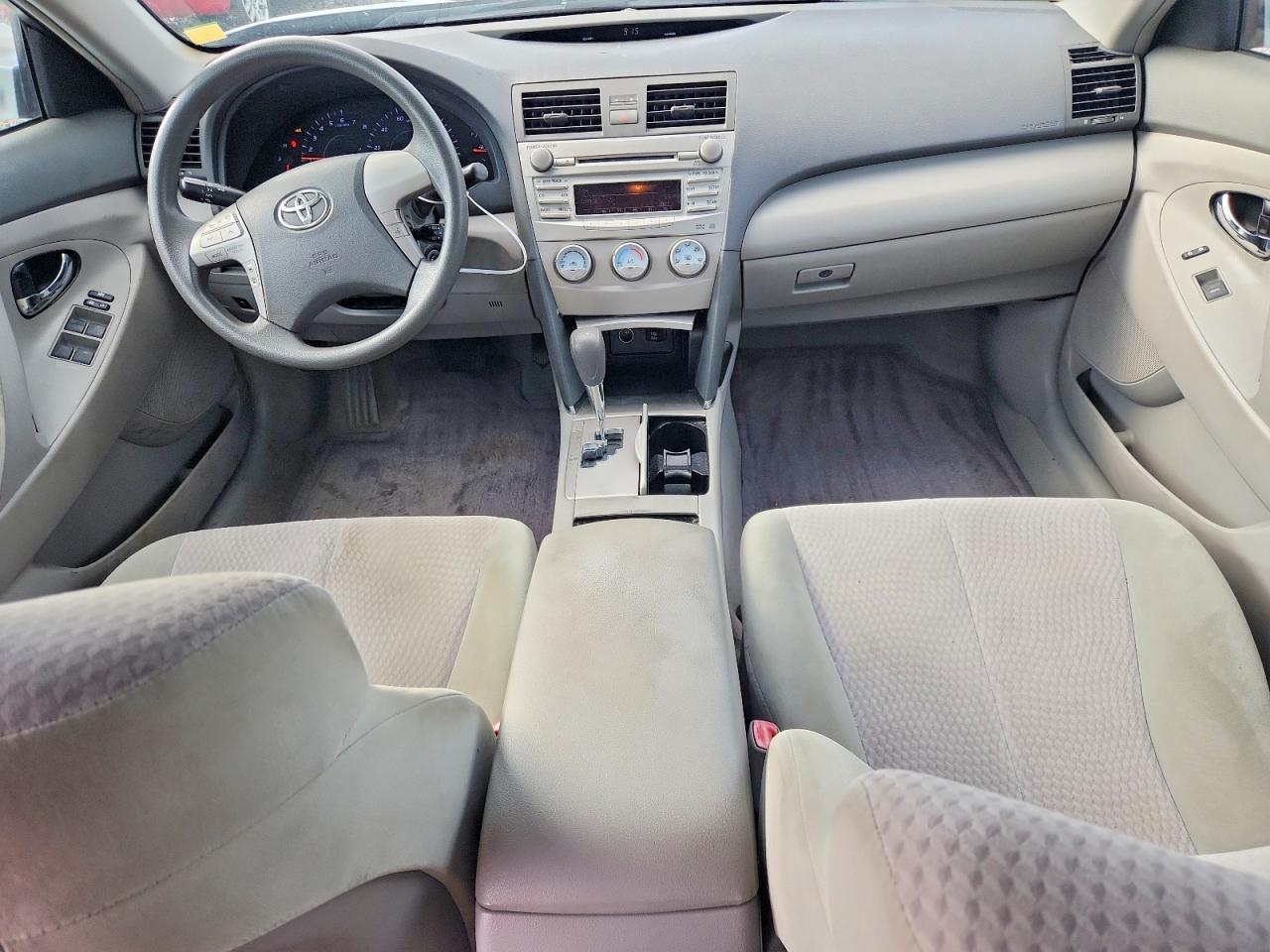 2010 Toyota Camry Le Silver vin: 4T4BF3EK4AR077856