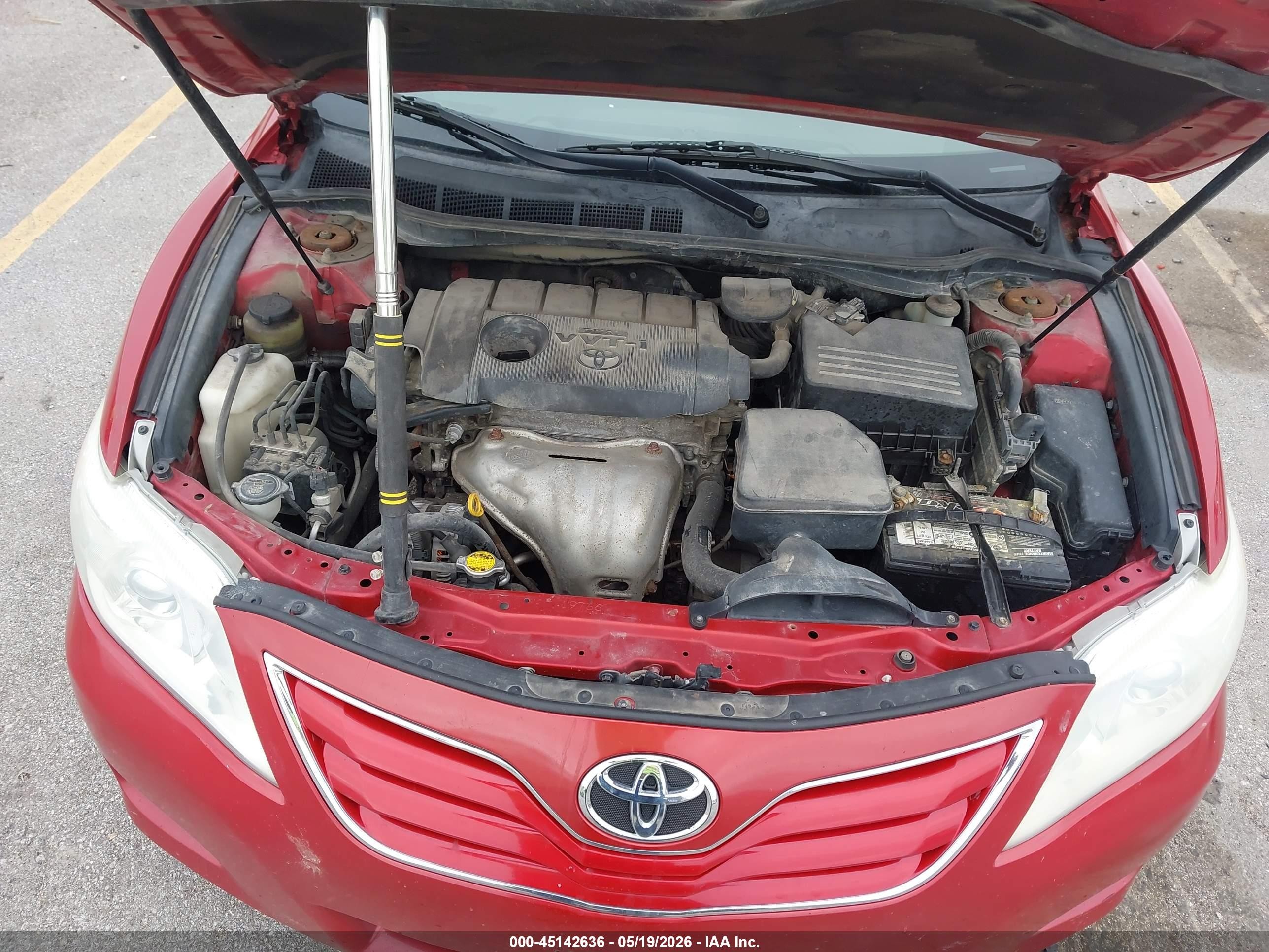 2010 Toyota Camry Le Red vin: 4T4BF3EK4AR081731
