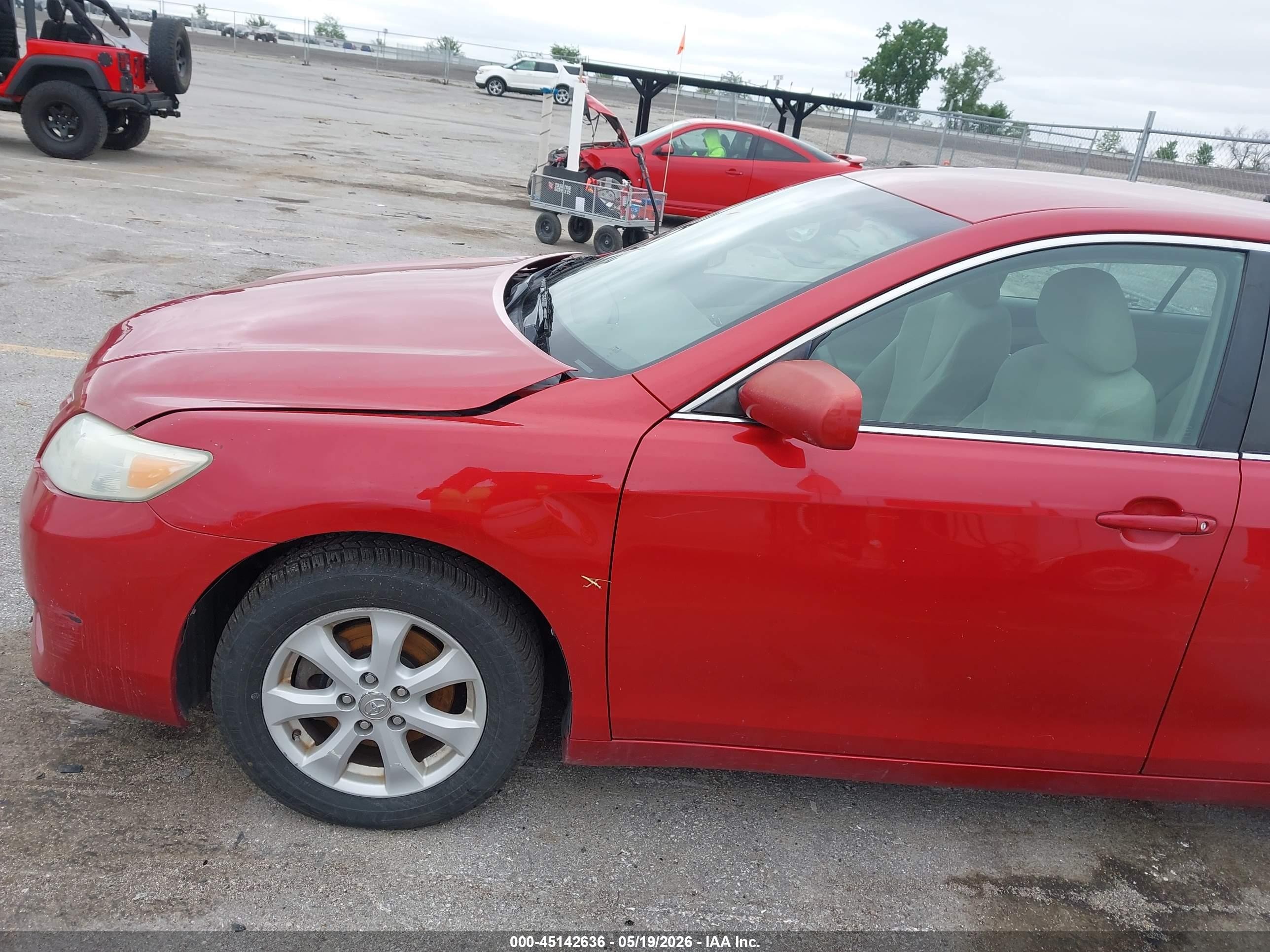2010 Toyota Camry Le Red vin: 4T4BF3EK4AR081731