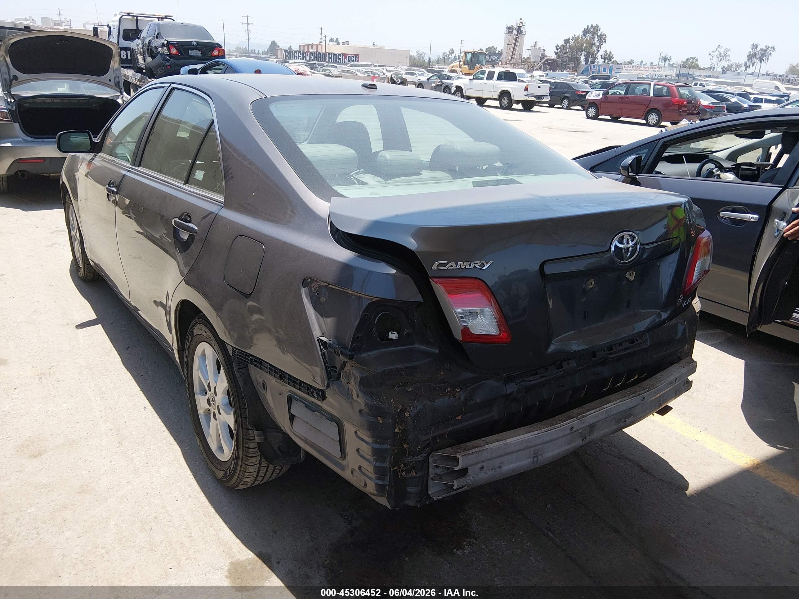 2010 Toyota Camry Le Gray vin: 4T4BF3EK4AR084631