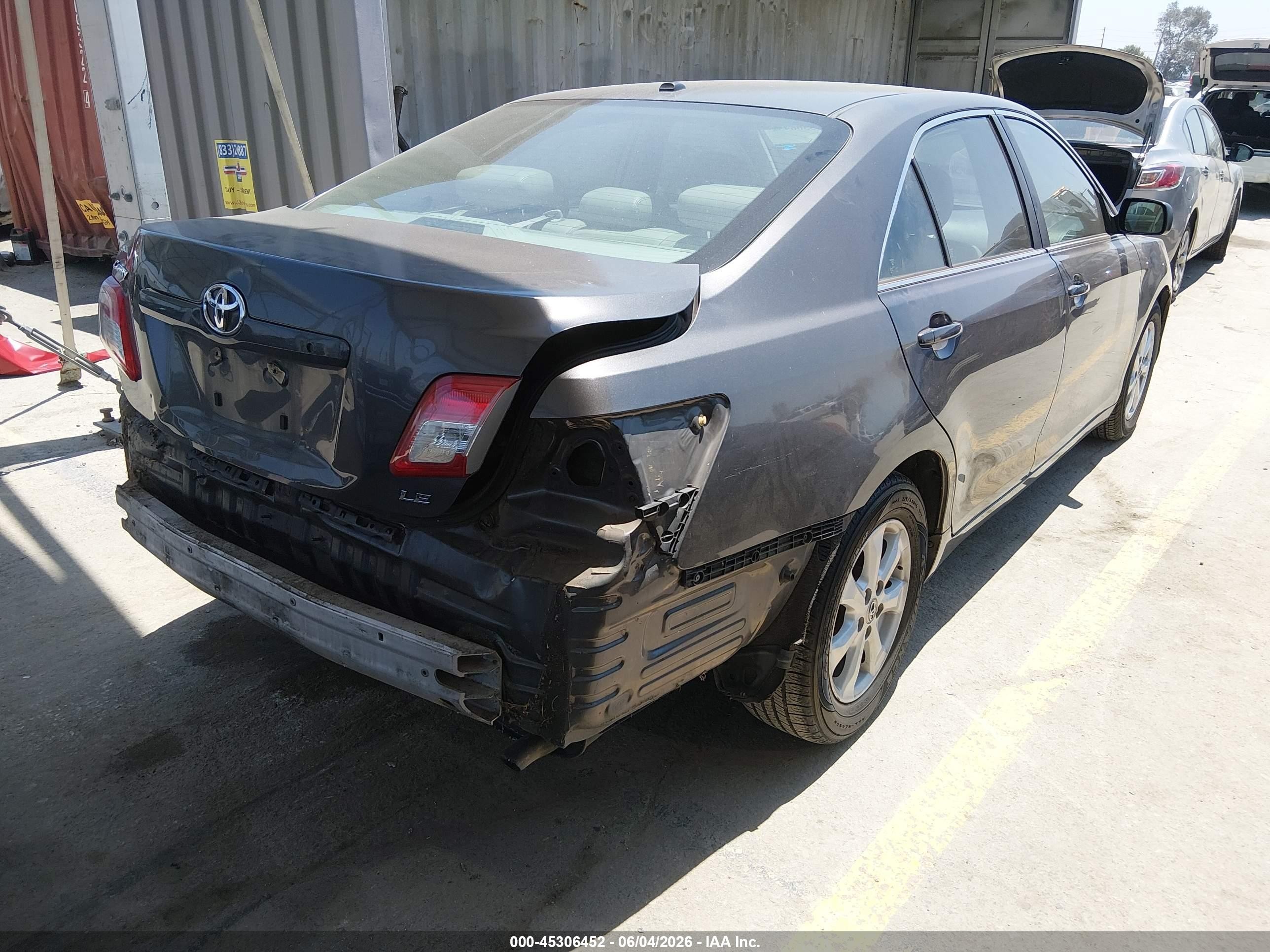 2010 Toyota Camry Le Gray vin: 4T4BF3EK4AR084631