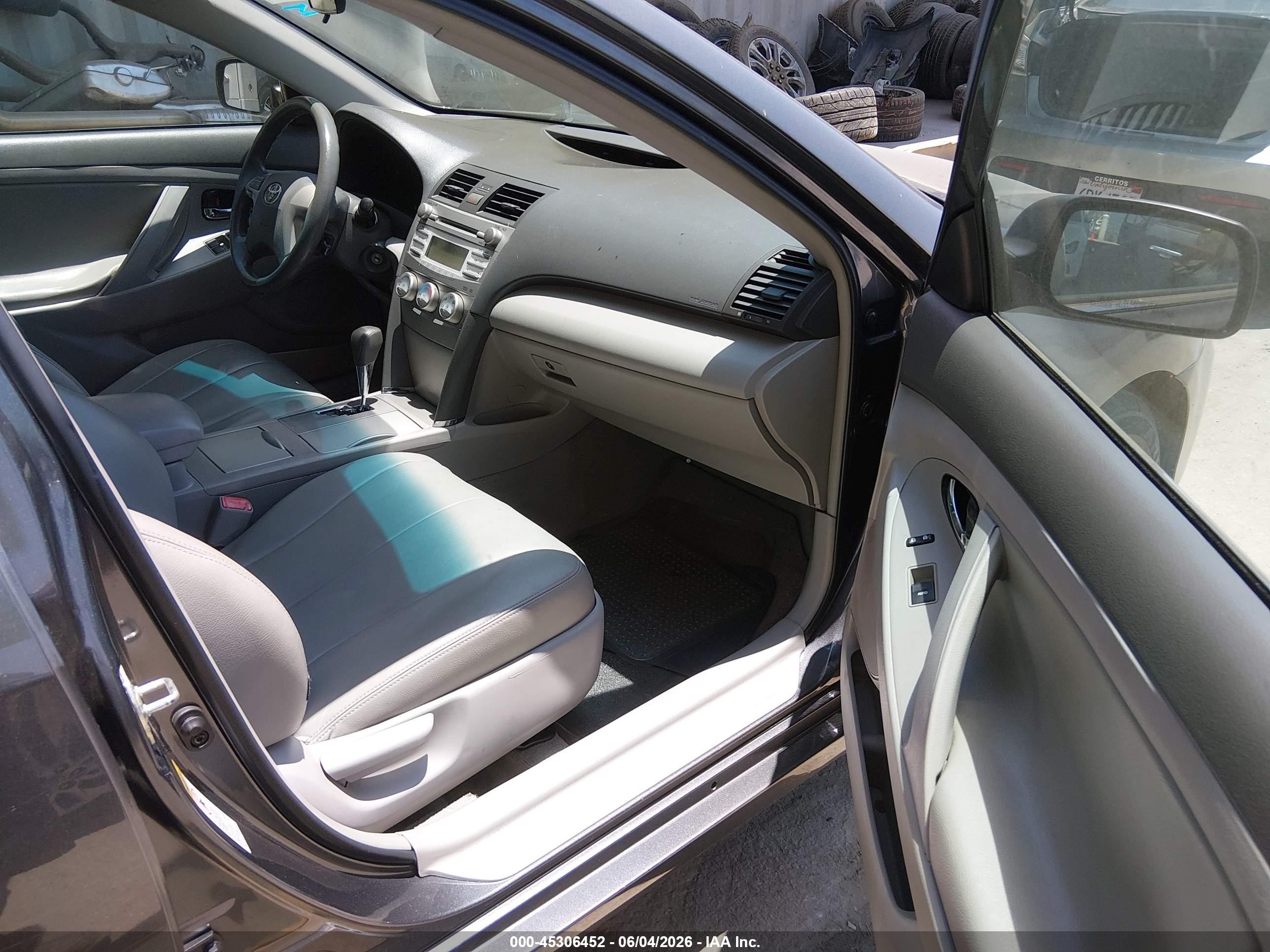 2010 Toyota Camry Le Gray vin: 4T4BF3EK4AR084631