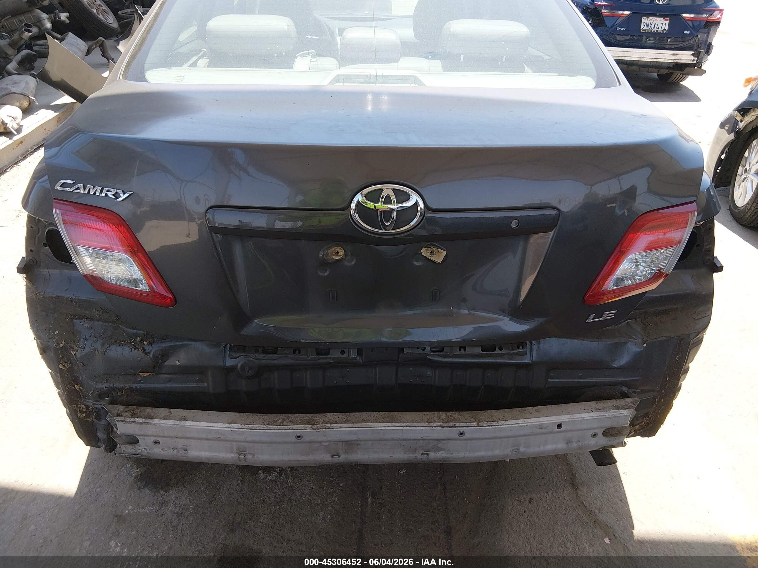 2010 Toyota Camry Le Gray vin: 4T4BF3EK4AR084631