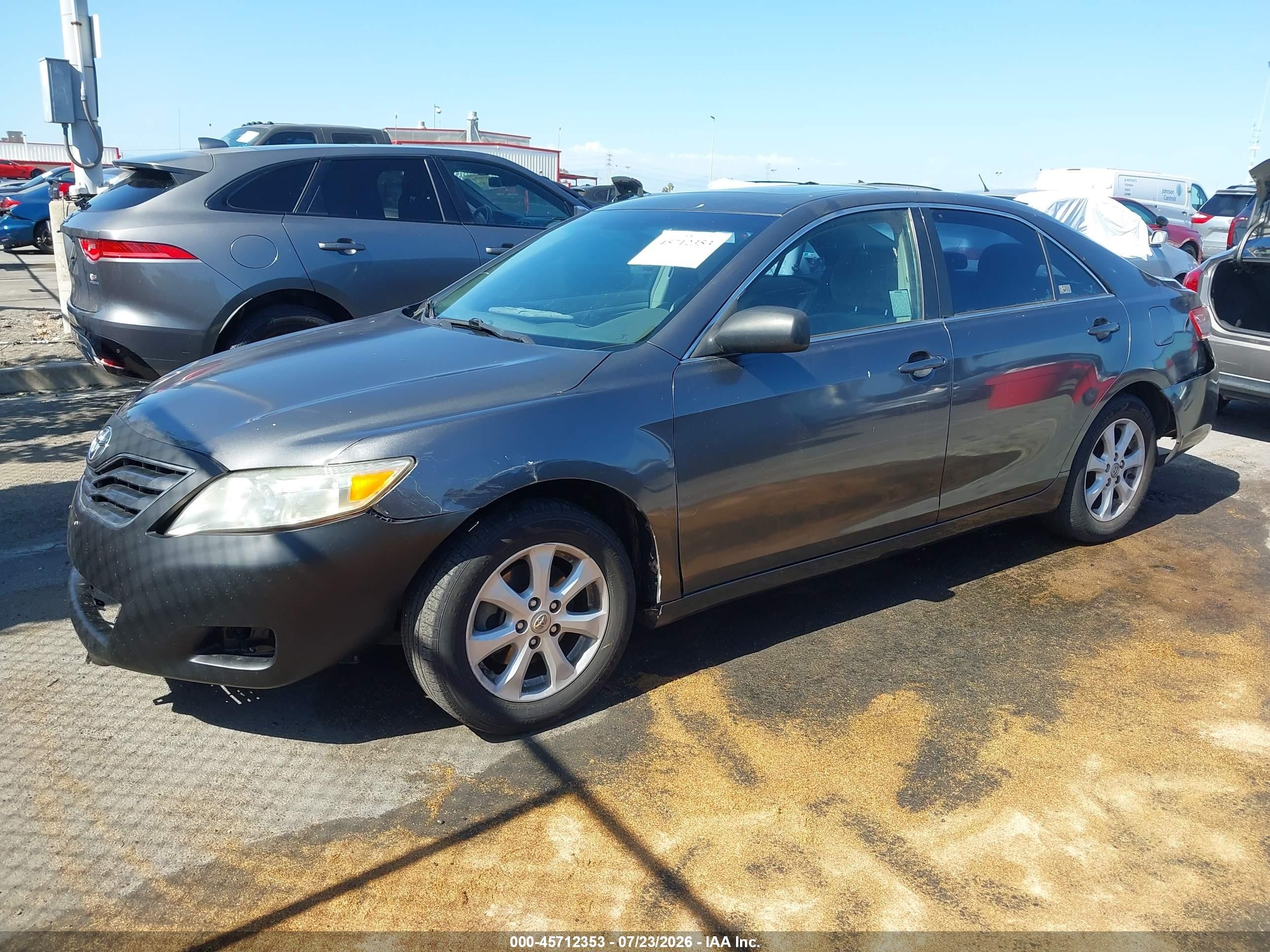 2010 Toyota Camry Le Серый vin: 4T4BF3EK4AR085570