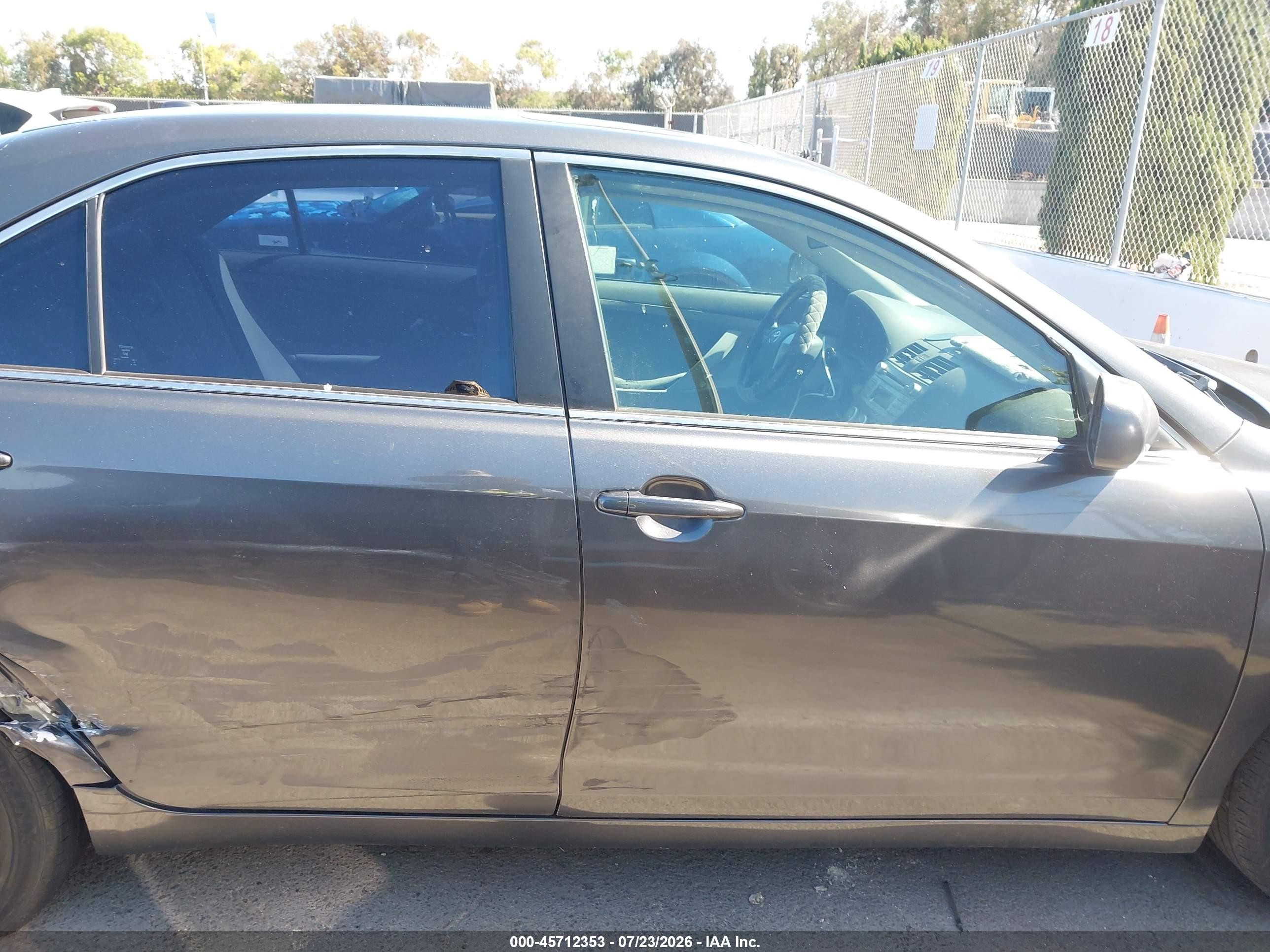 2010 Toyota Camry Le Серый vin: 4T4BF3EK4AR085570