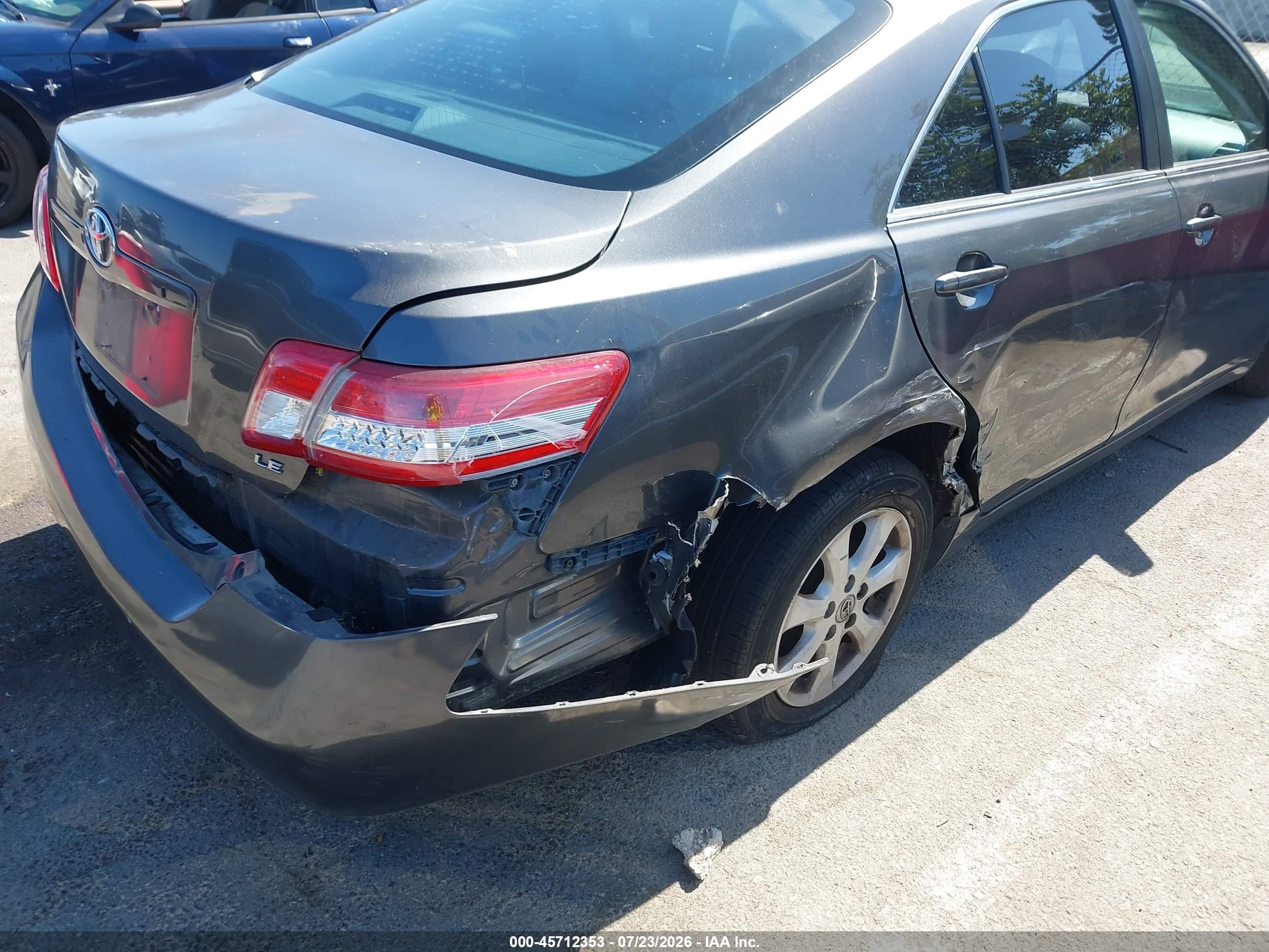 2010 Toyota Camry Le Серый vin: 4T4BF3EK4AR085570