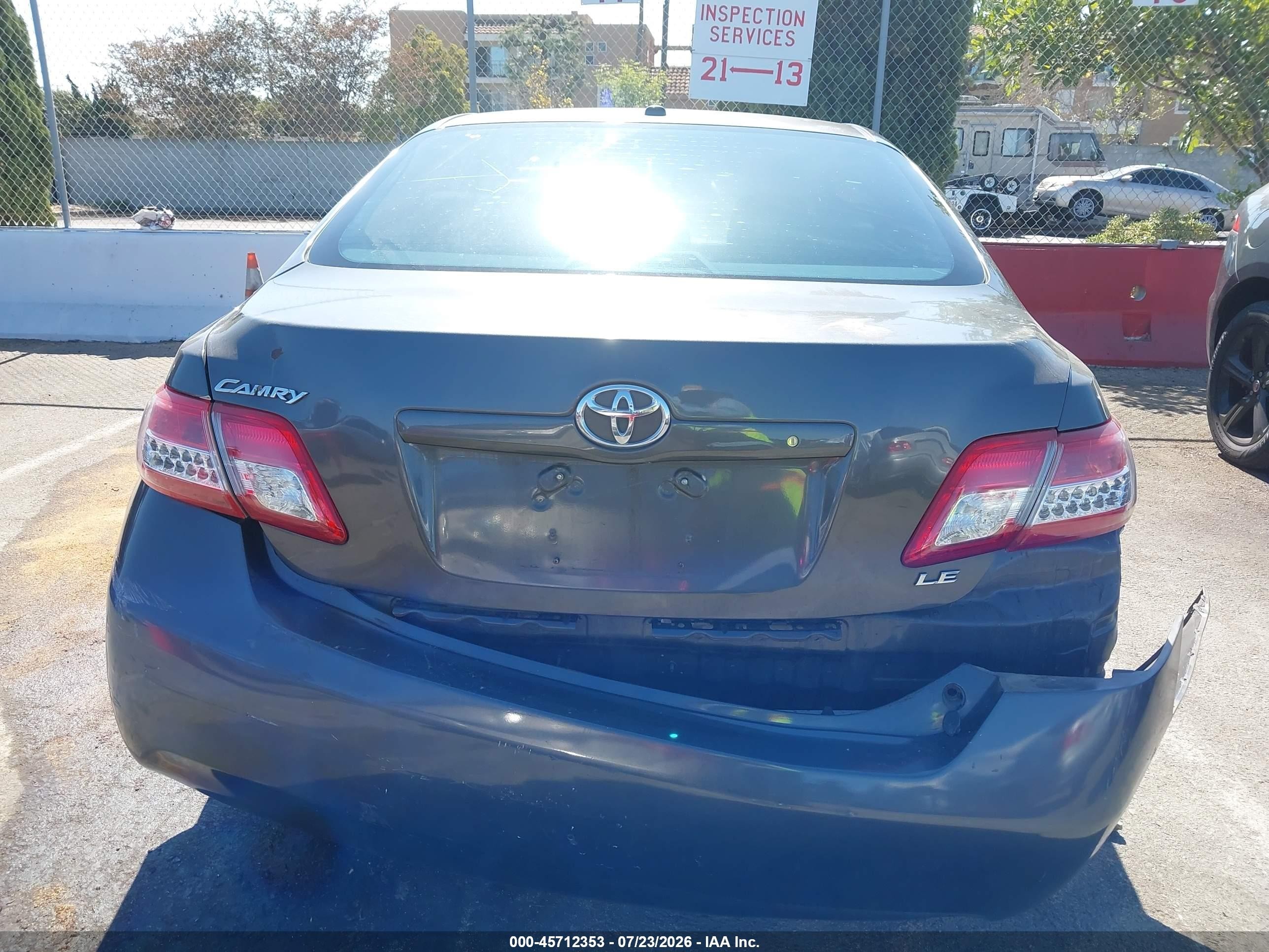 2010 Toyota Camry Le Серый vin: 4T4BF3EK4AR085570
