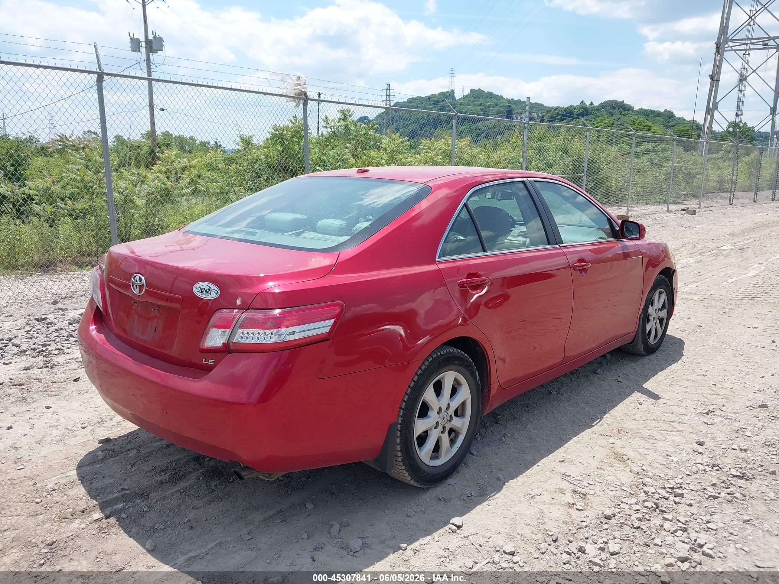 2011 Toyota Camry Le Red vin: 4T4BF3EK4BR094559