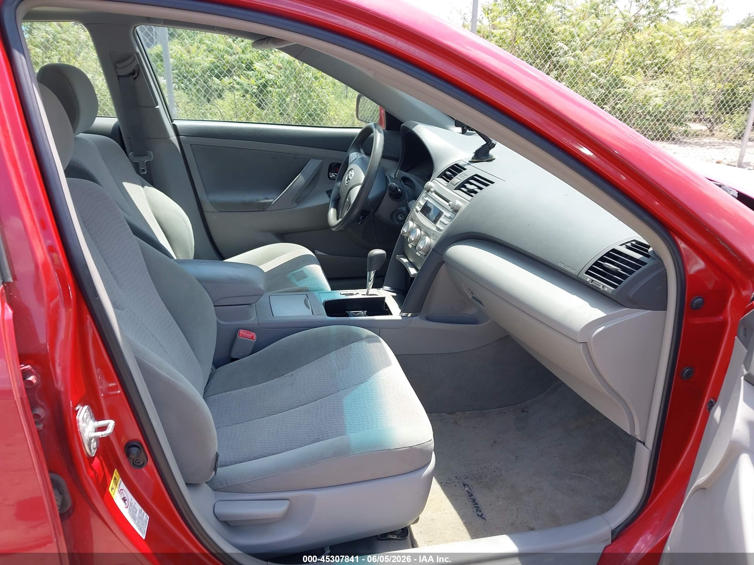 2011 Toyota Camry Le Red vin: 4T4BF3EK4BR094559