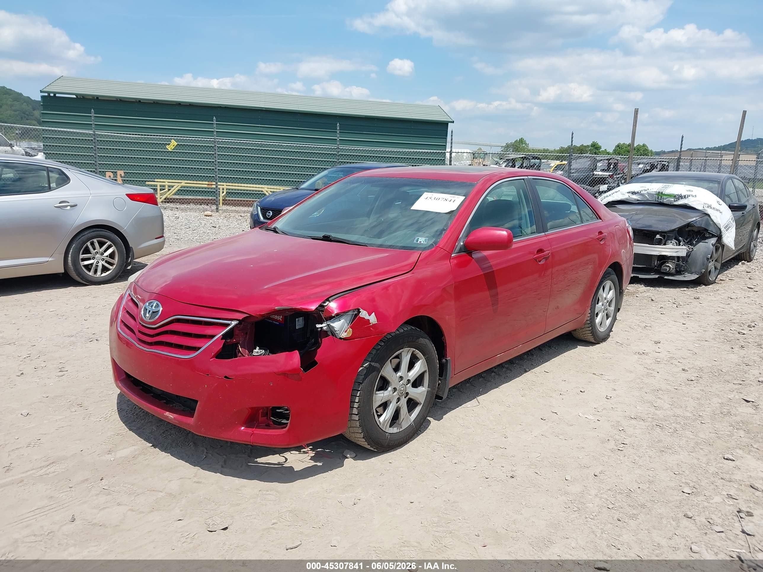 2011 Toyota Camry Le Red vin: 4T4BF3EK4BR094559