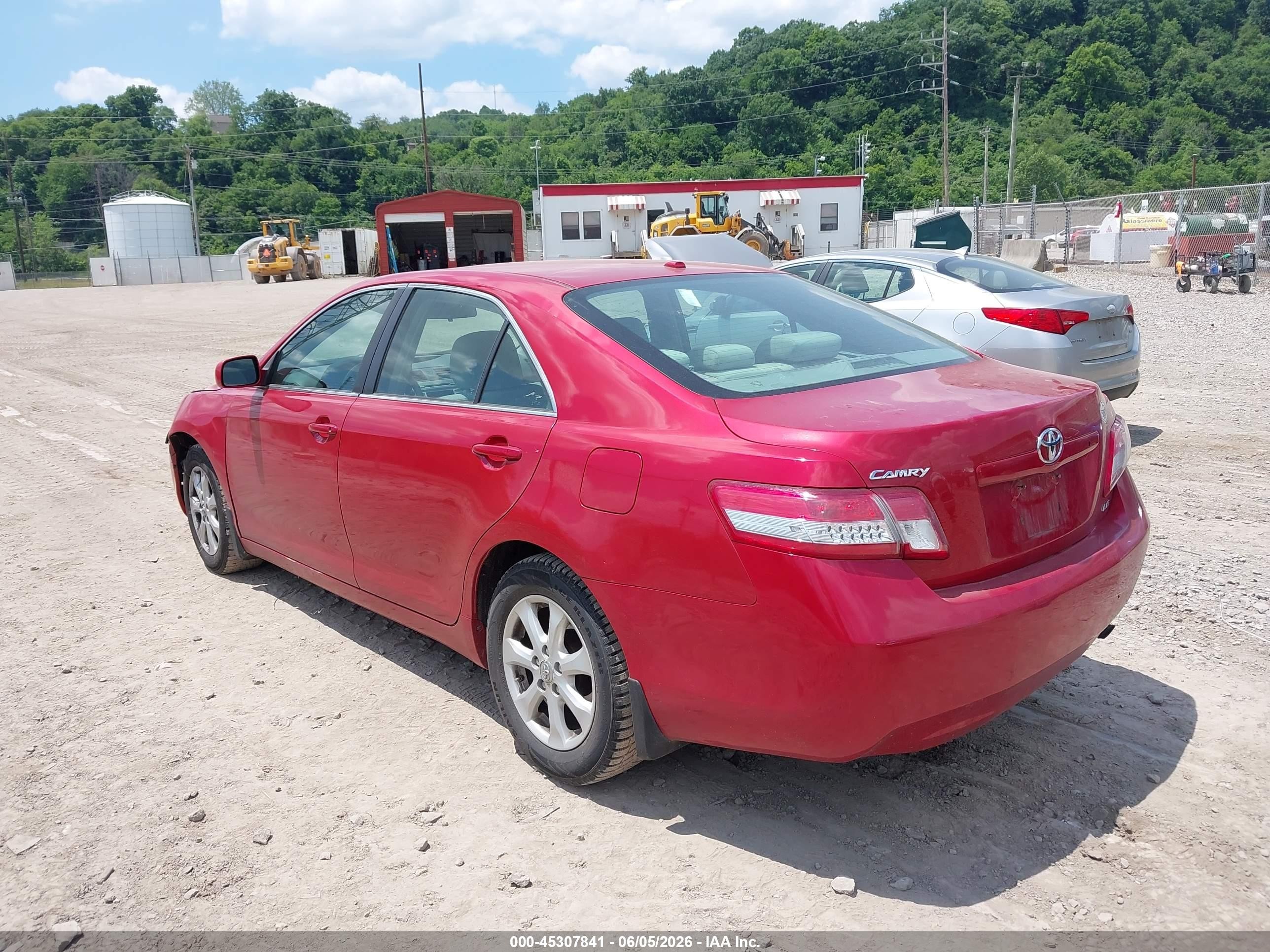2011 Toyota Camry Le Red vin: 4T4BF3EK4BR094559