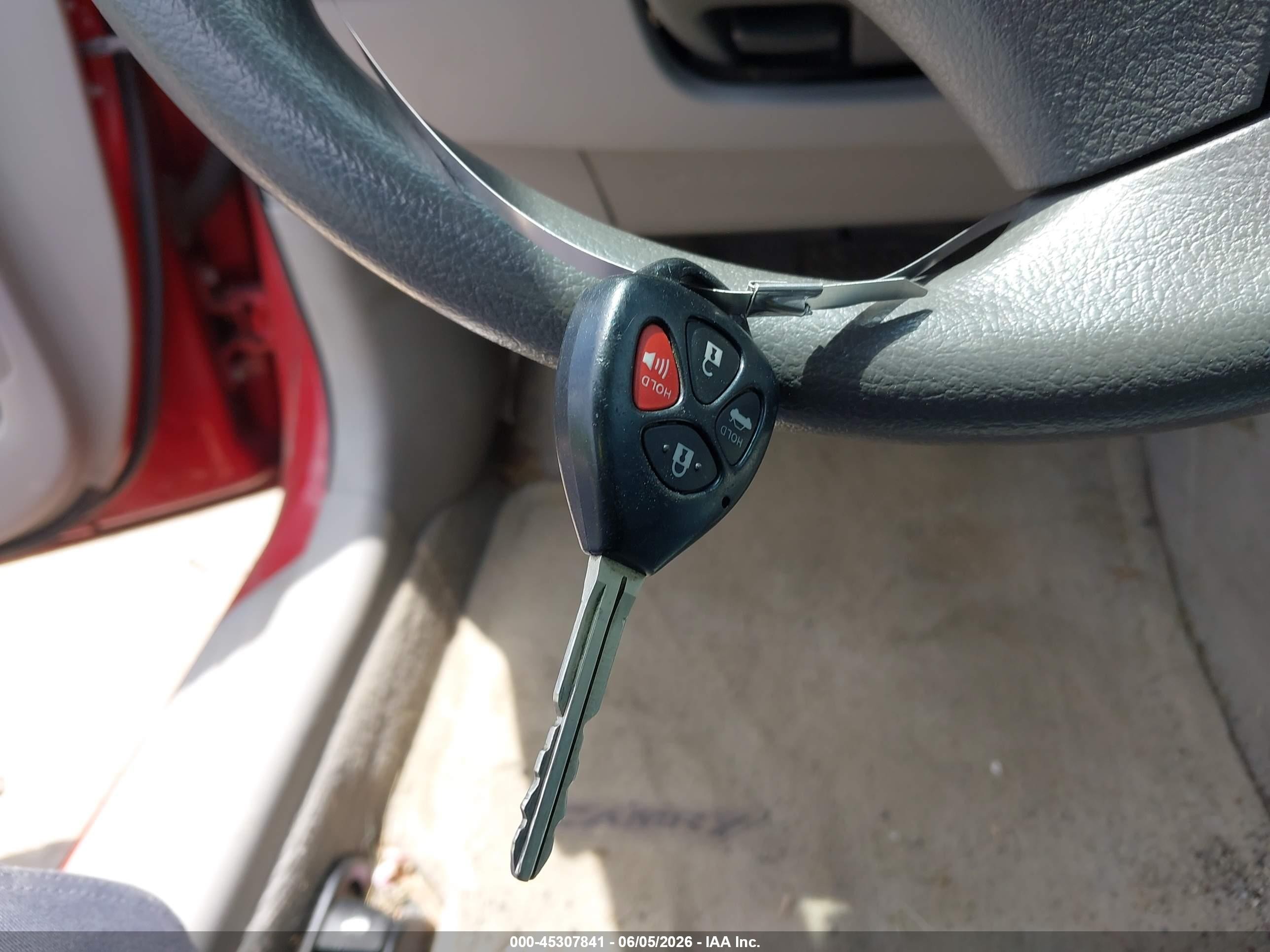 2011 Toyota Camry Le Red vin: 4T4BF3EK4BR094559