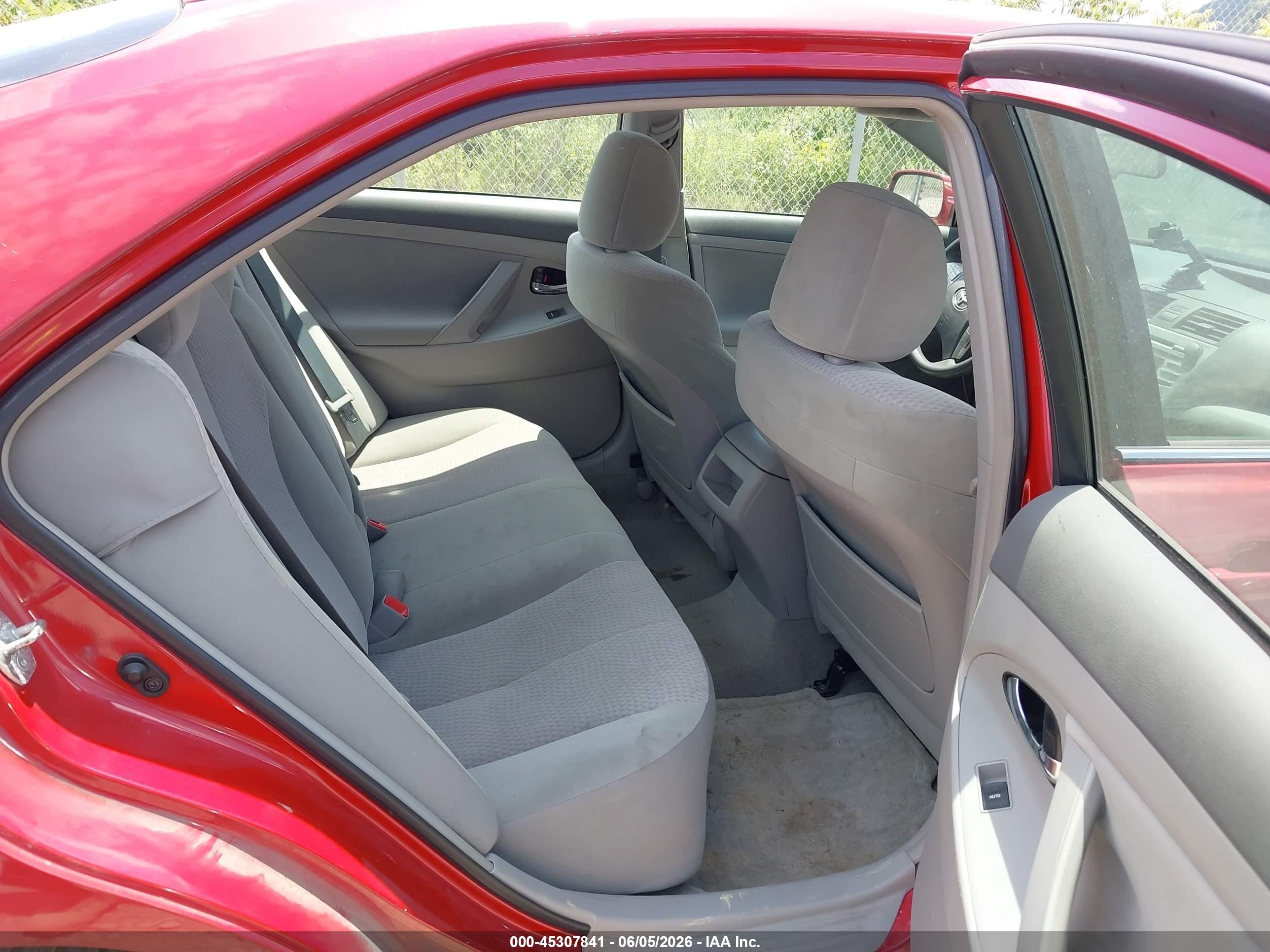 2011 Toyota Camry Le Red vin: 4T4BF3EK4BR094559