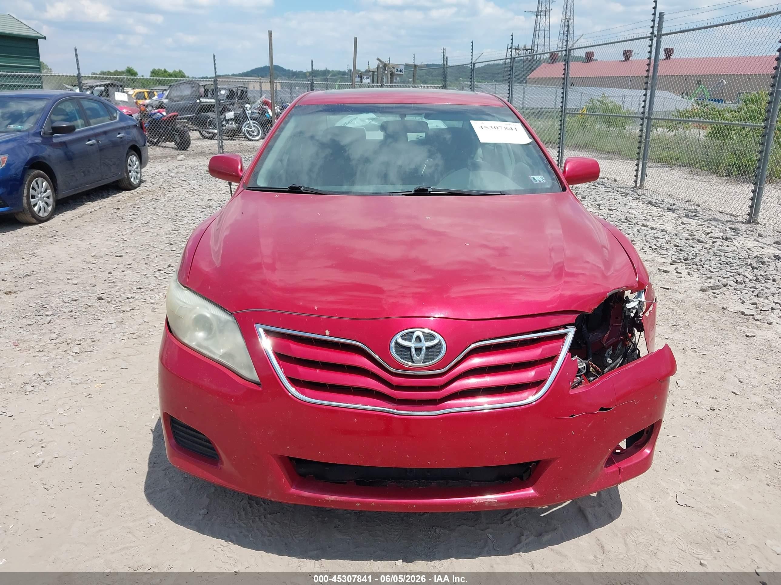 2011 Toyota Camry Le Red vin: 4T4BF3EK4BR094559