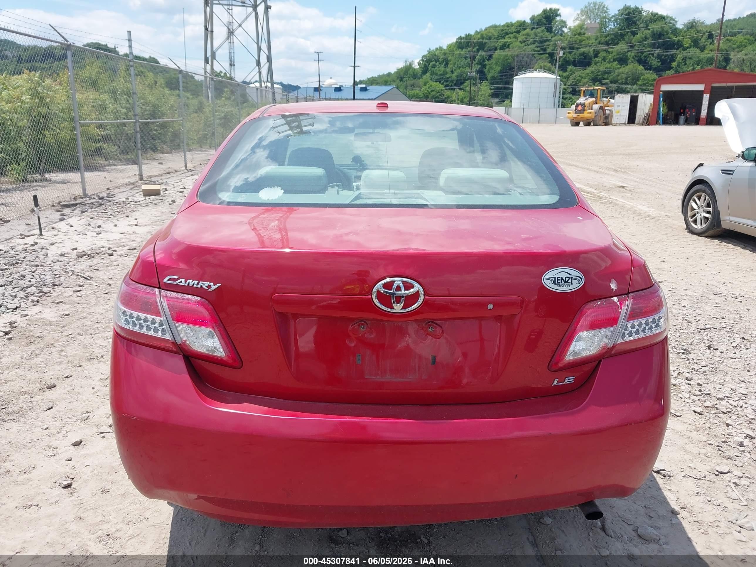 2011 Toyota Camry Le Red vin: 4T4BF3EK4BR094559