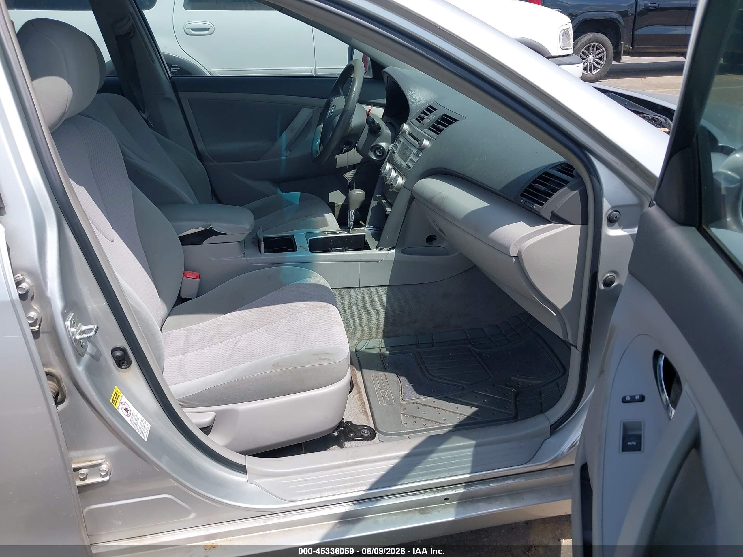 2011 Toyota Camry Le Silver vin: 4T4BF3EK4BR106340