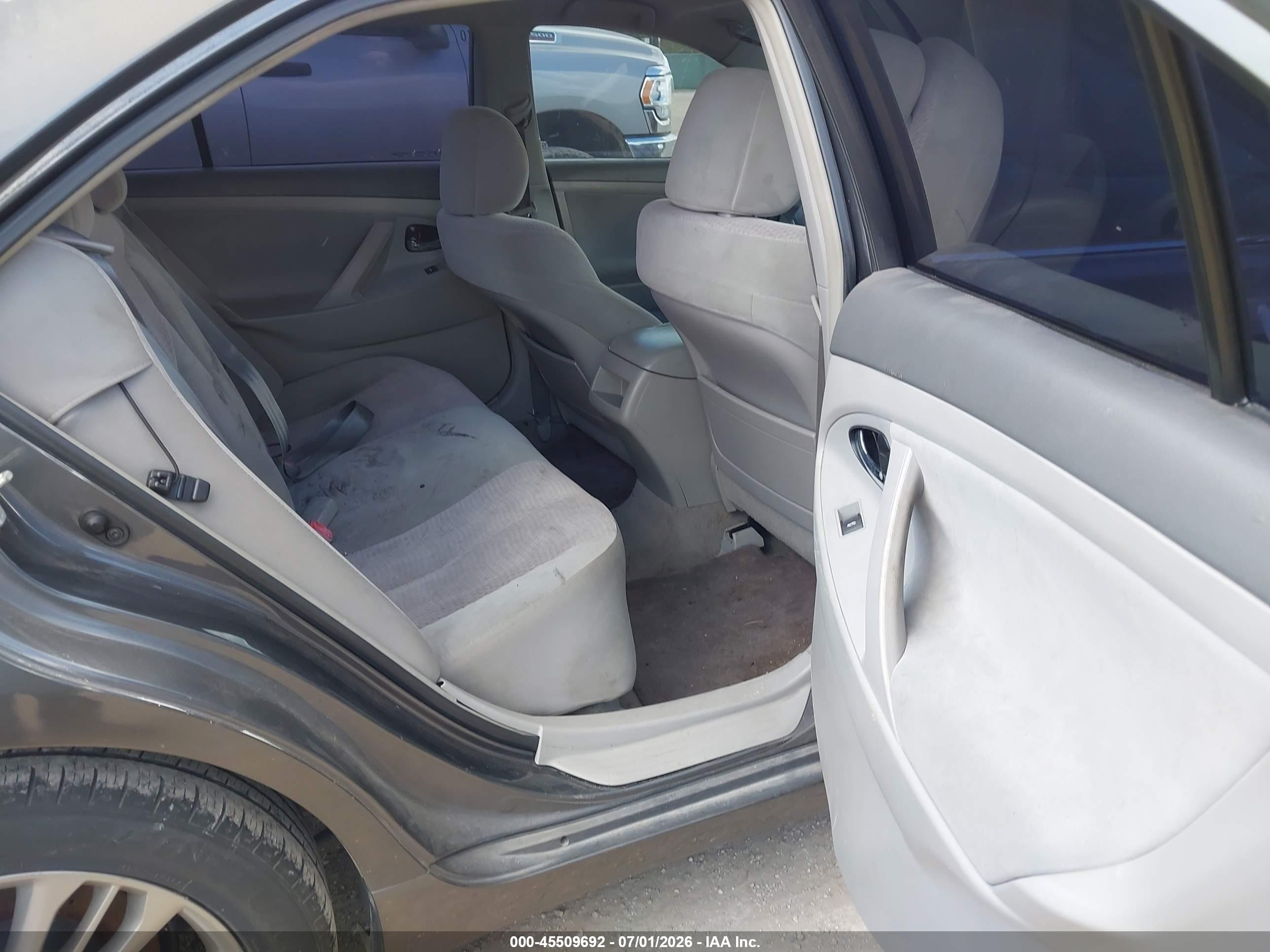 2011 Toyota Camry Le Gray vin: 4T4BF3EK4BR108847