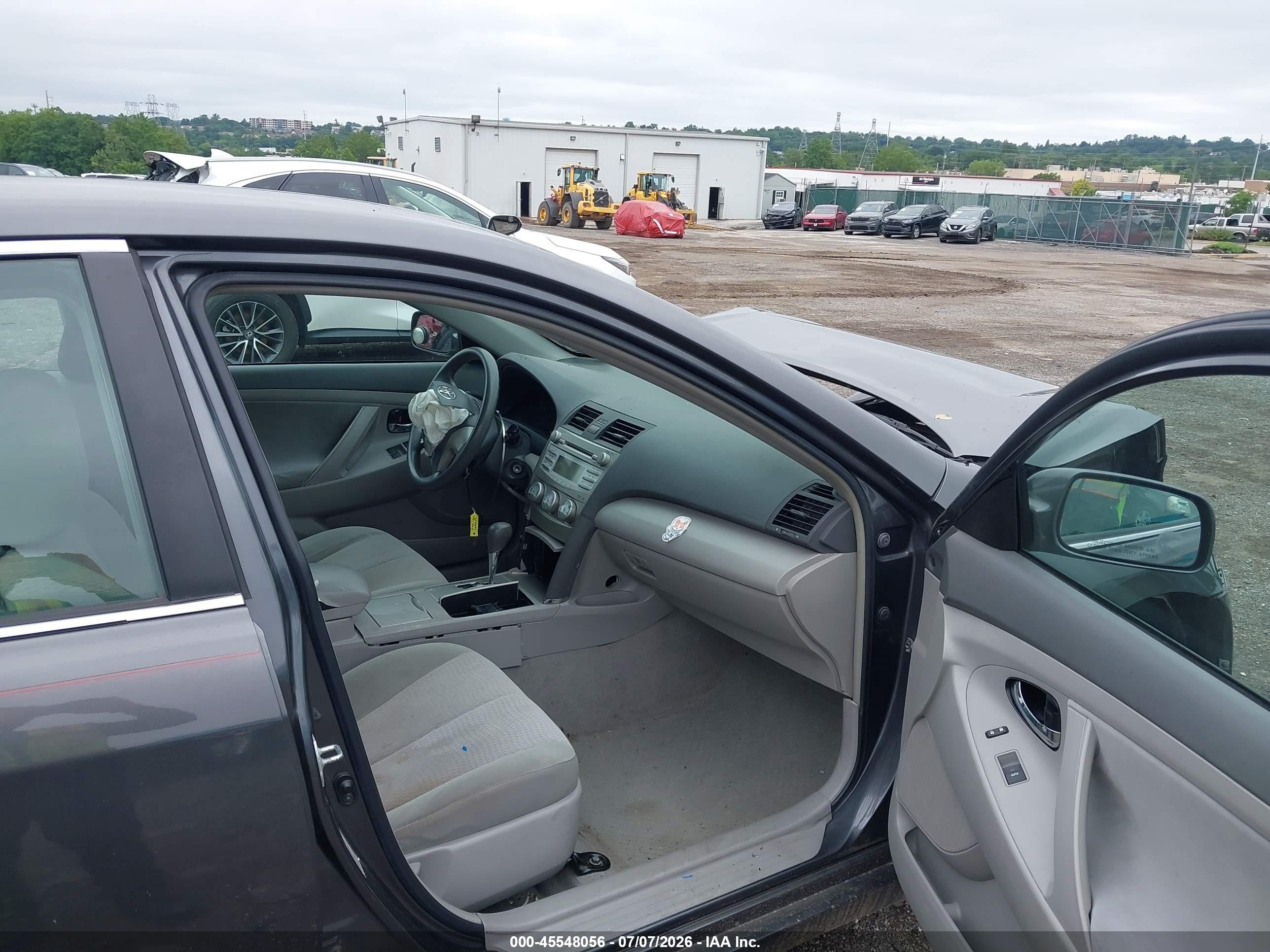 2011 Toyota Camry Le Gray vin: 4T4BF3EK4BR128127