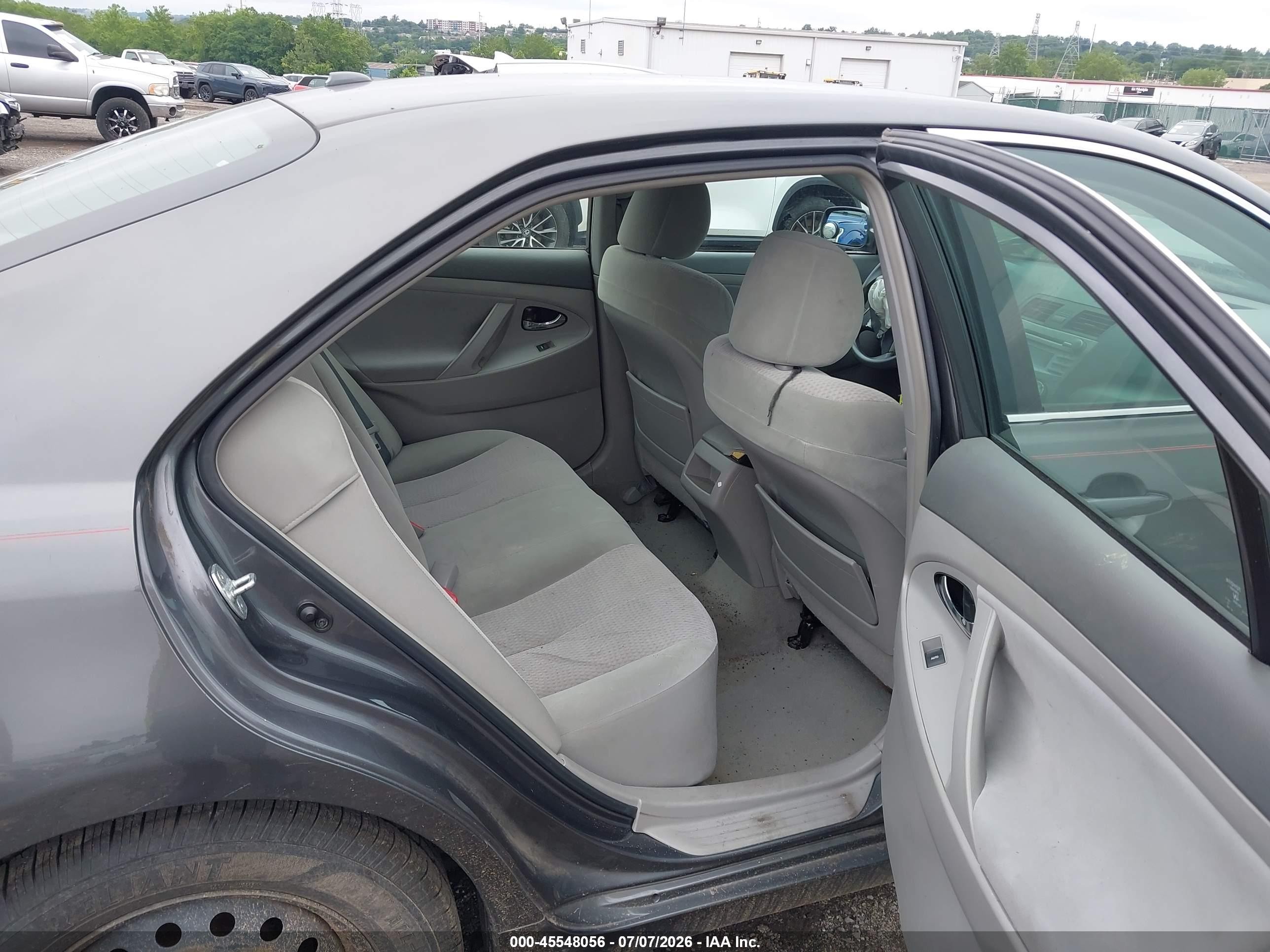 2011 Toyota Camry Le Gray vin: 4T4BF3EK4BR128127