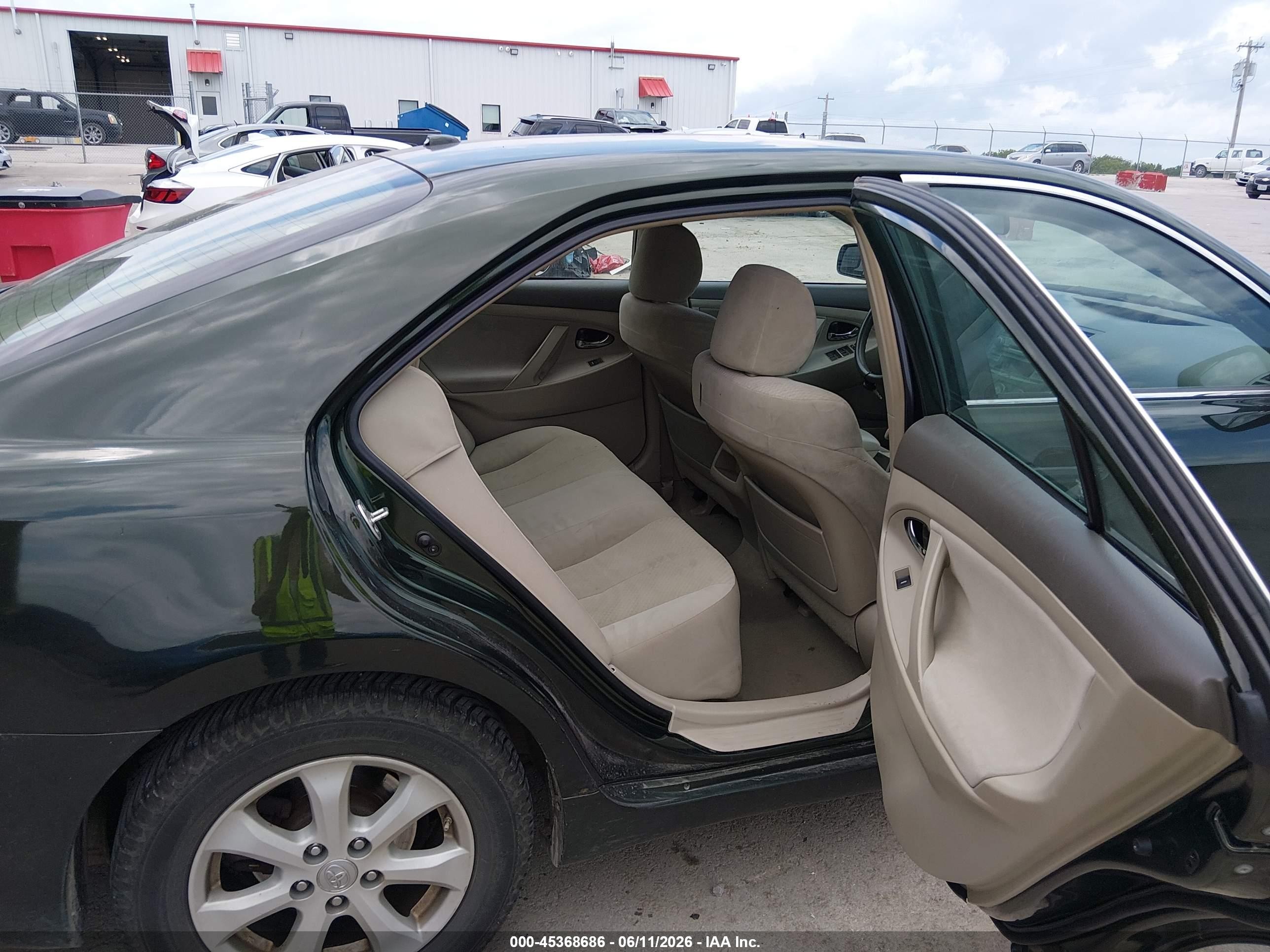2011 Toyota Camry Le Green vin: 4T4BF3EK4BR128340