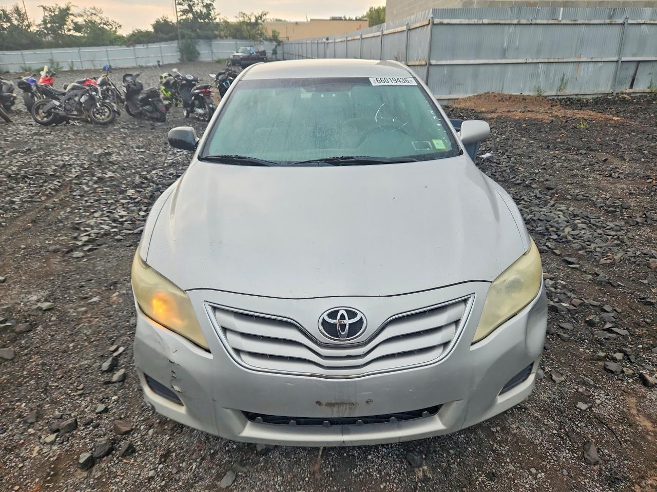 2011 Toyota Camry Le Серебряный vin: 4T4BF3EK4BR182897