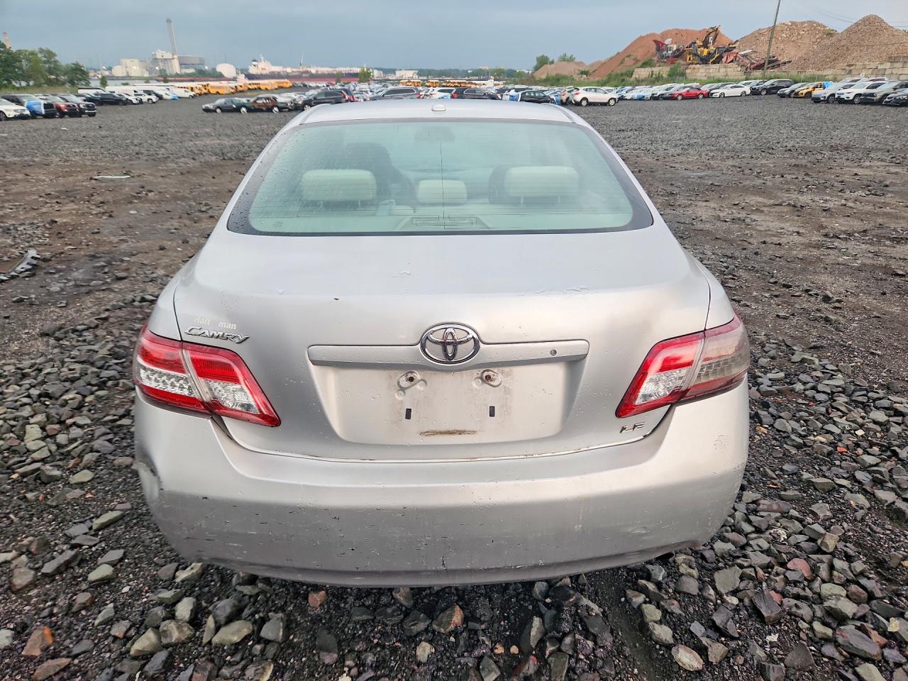 2011 Toyota Camry Le Серебряный vin: 4T4BF3EK4BR182897