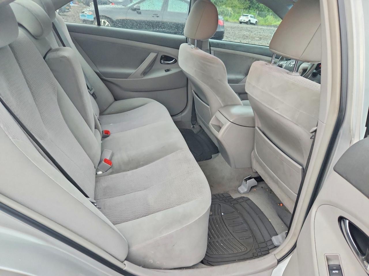 2011 Toyota Camry Le Серебряный vin: 4T4BF3EK4BR182897