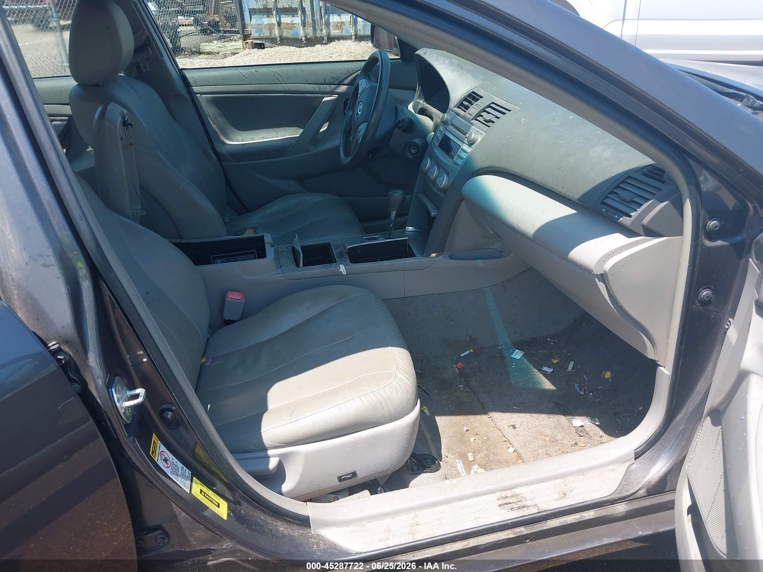 2011 Toyota Camry Le Gray vin: 4T4BF3EK4BR196279