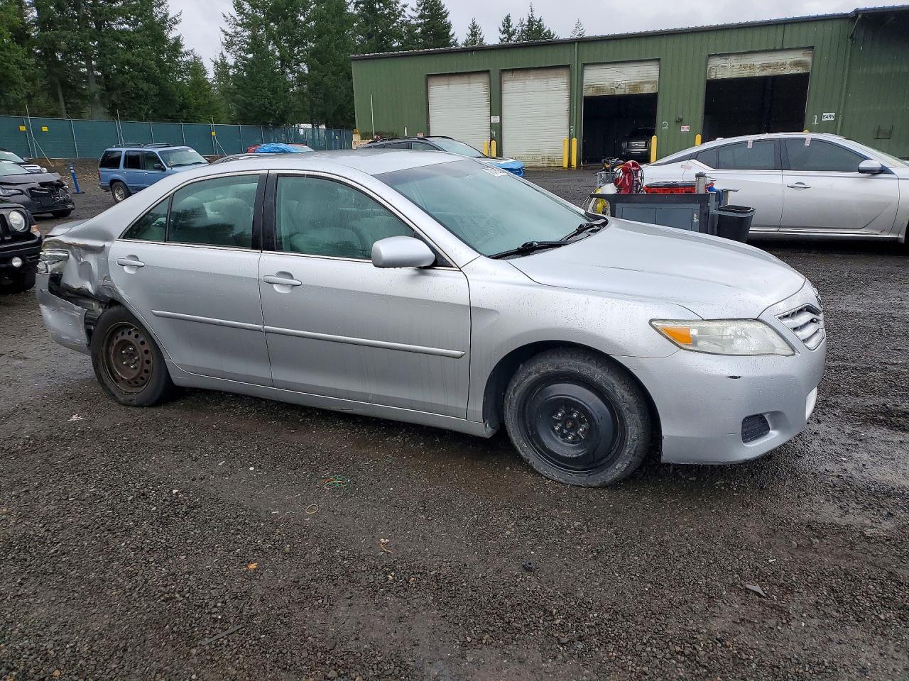 2011 Toyota Camry Le Silver vin: 4T4BF3EK4BR198226
