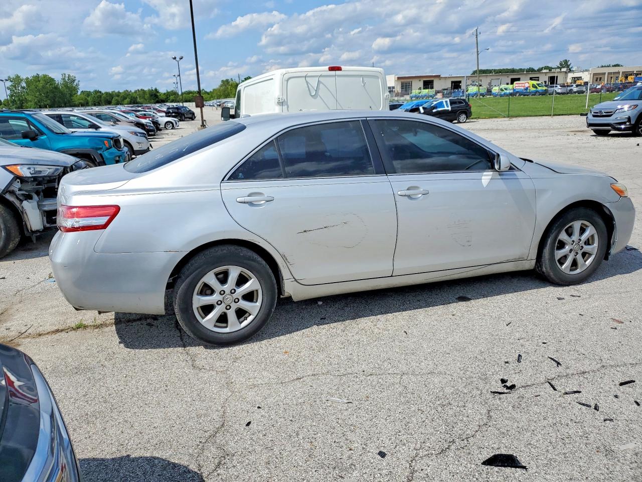 2011 Toyota Camry Le Серебряный vin: 4T4BF3EK4BR213419