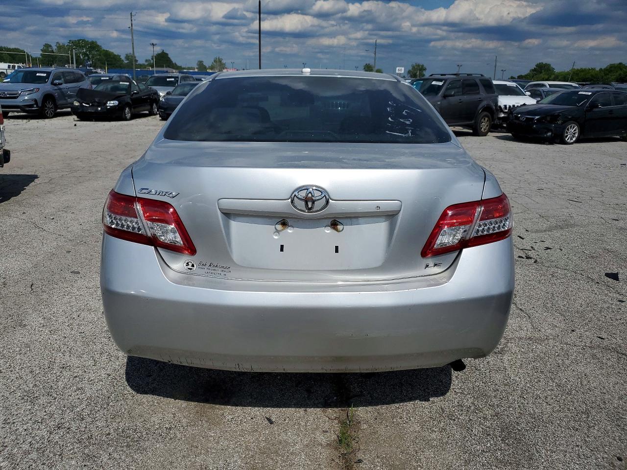 2011 Toyota Camry Le Серебряный vin: 4T4BF3EK4BR213419