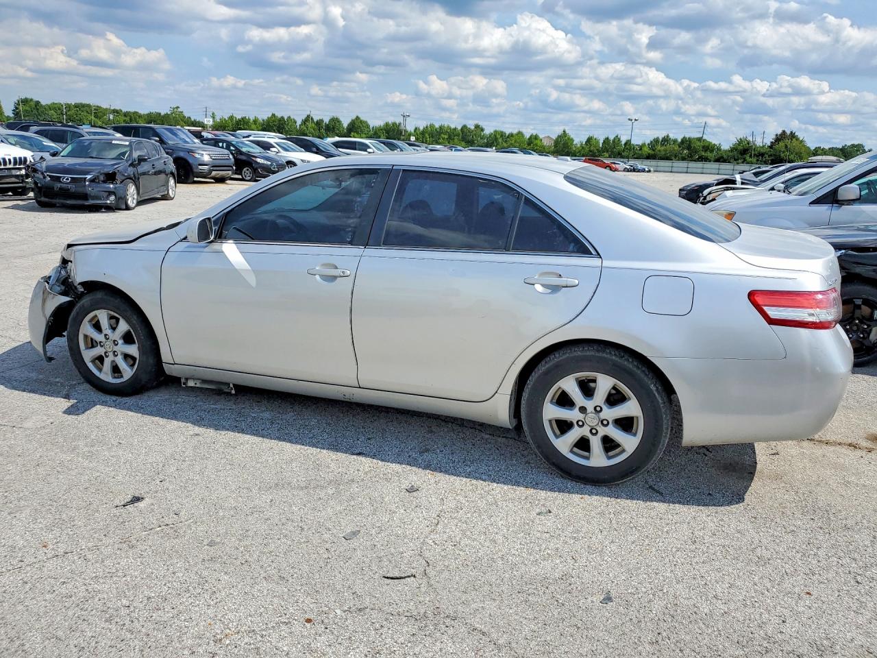 2011 Toyota Camry Le Серебряный vin: 4T4BF3EK4BR213419