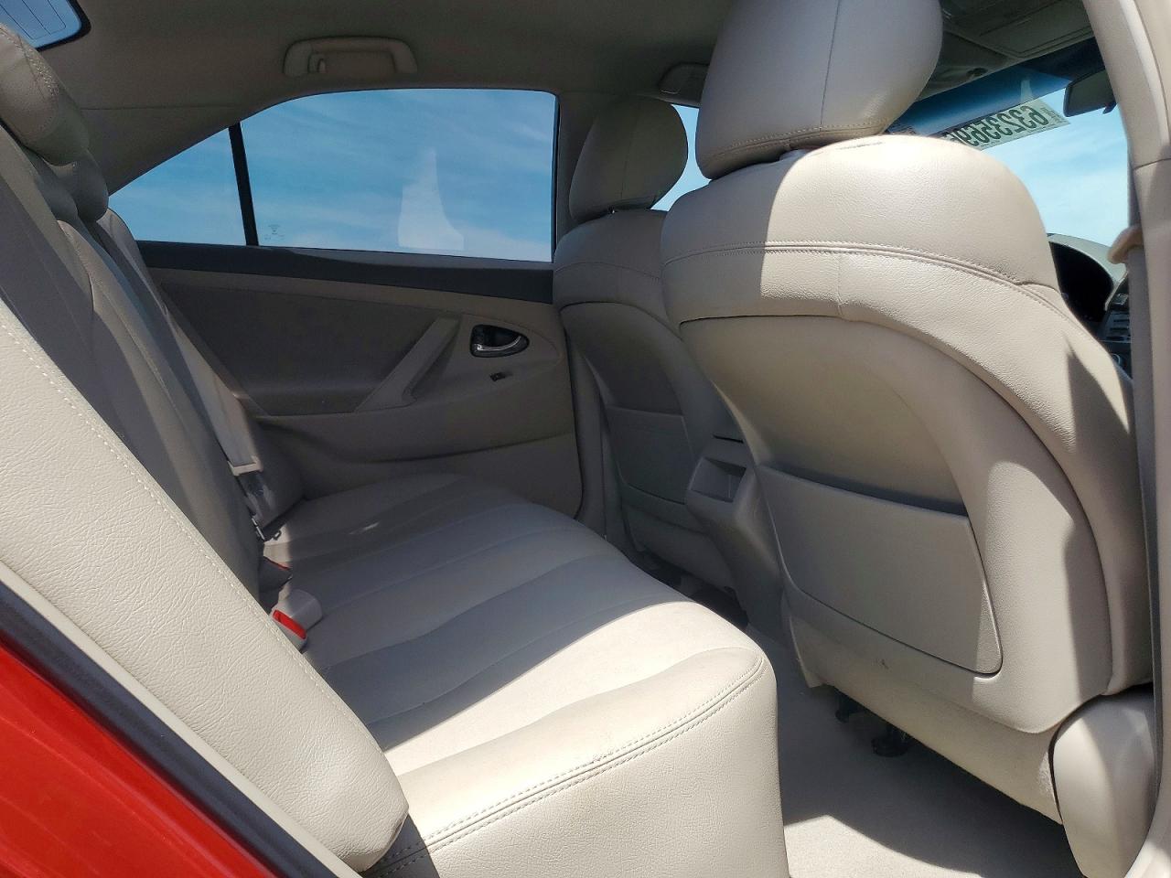 2010 Toyota Camry Le Red vin: 4T4BF3EK5AR008237