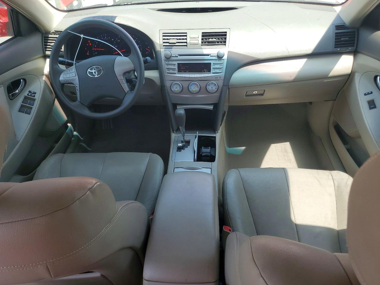 2010 Toyota Camry Le Red vin: 4T4BF3EK5AR008237