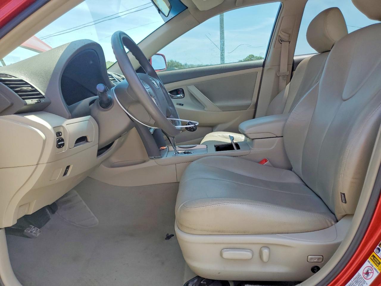 2010 Toyota Camry Le Red vin: 4T4BF3EK5AR008237