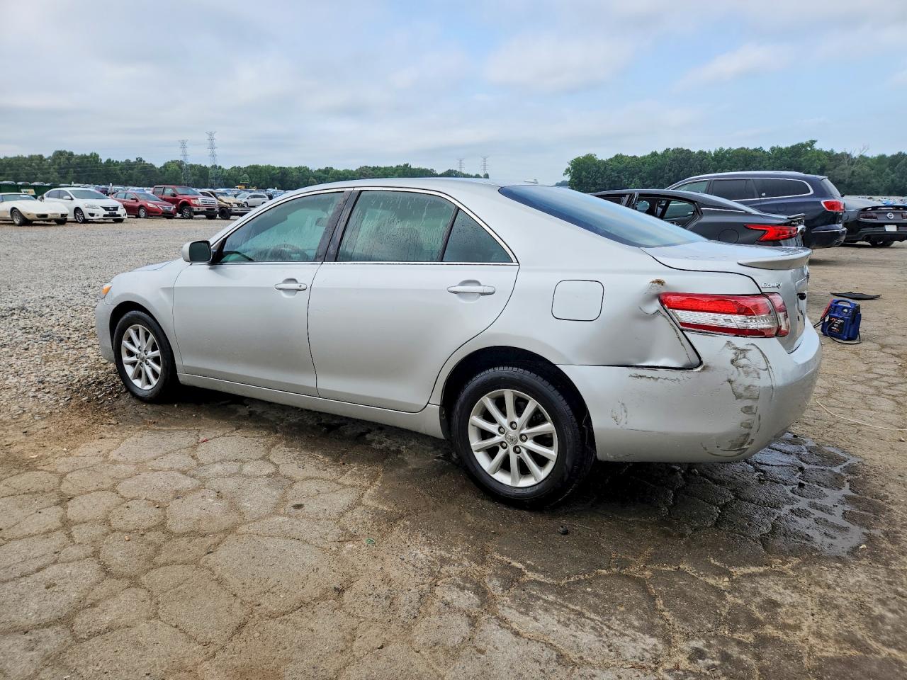 2010 Toyota Camry Le Серебряный vin: 4T4BF3EK5AR010117