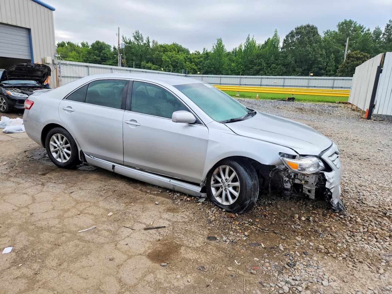 2010 Toyota Camry Le Серебряный vin: 4T4BF3EK5AR010117
