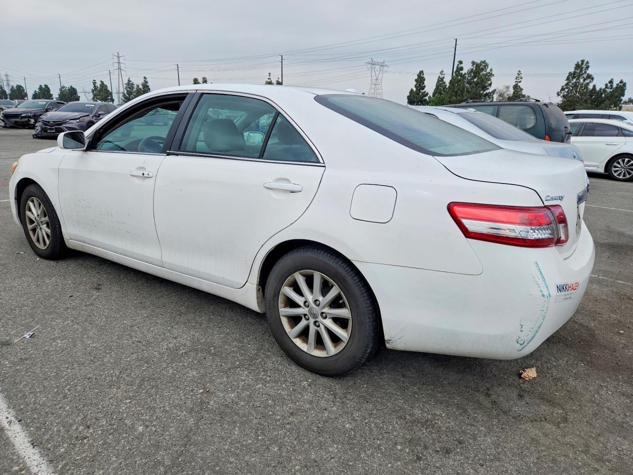 2010 Toyota Camry Xle White vin: 4T4BF3EK5AR010120