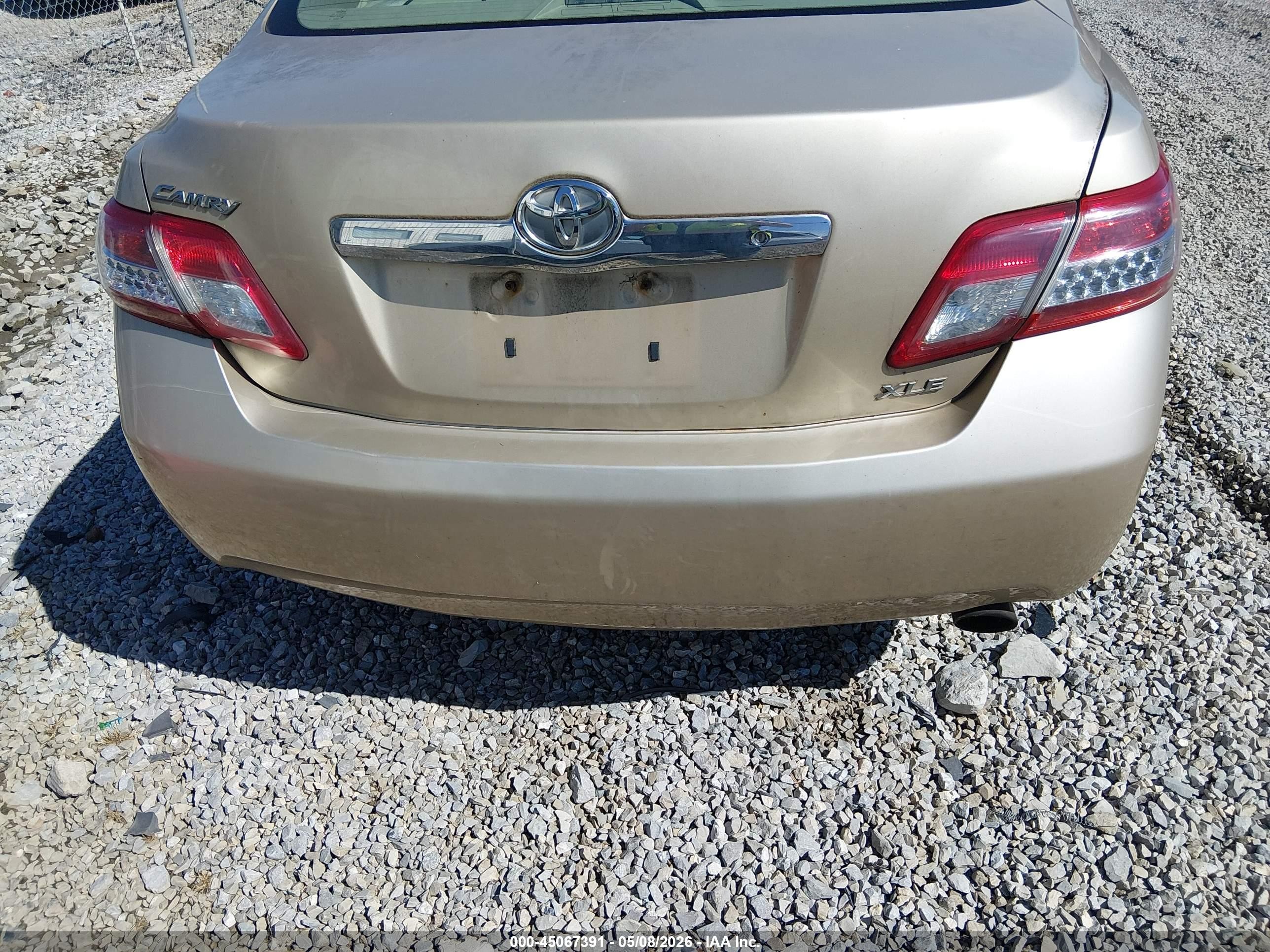 2010 Toyota Camry Xle Gold vin: 4T4BF3EK5AR023367