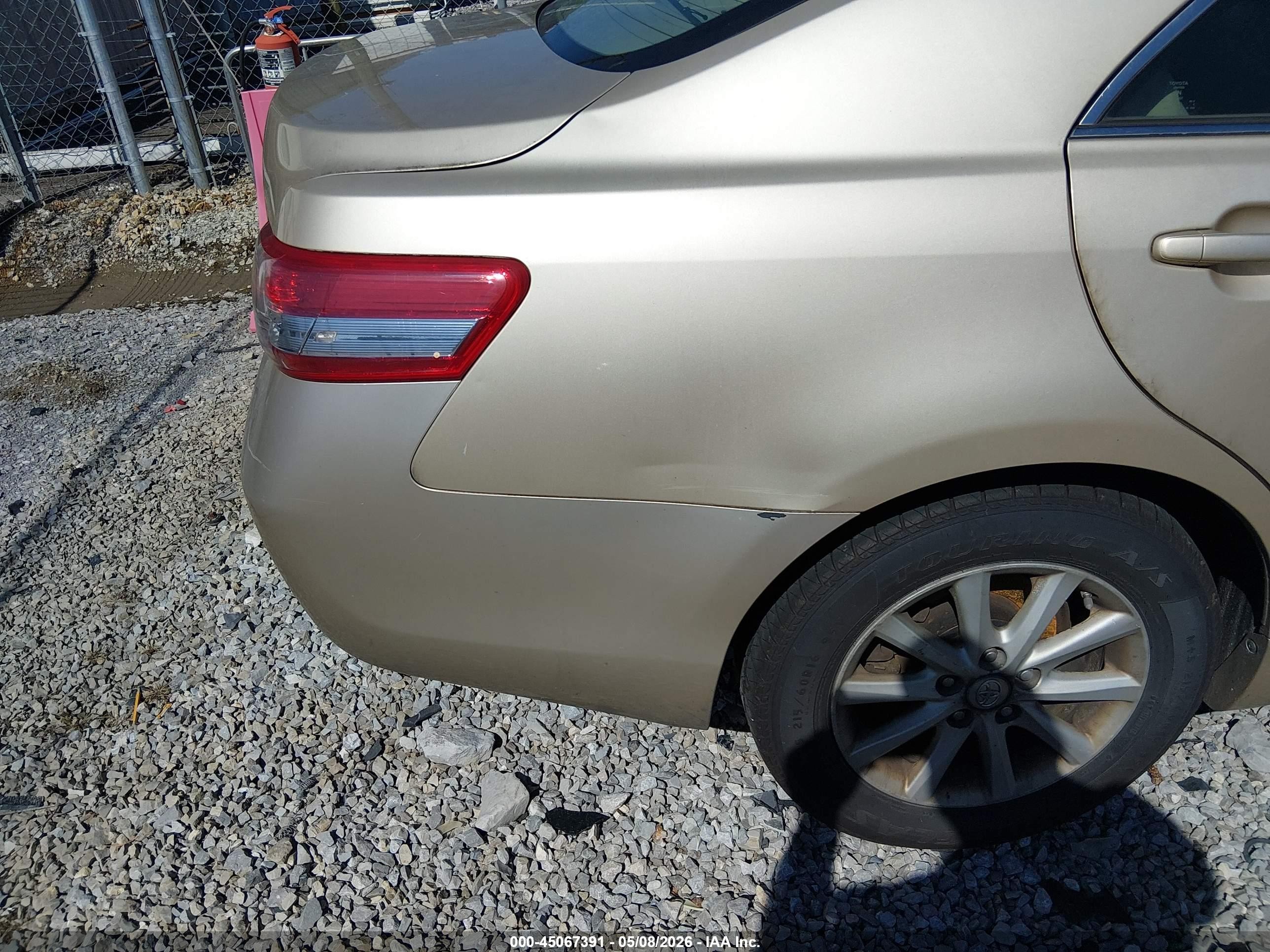 2010 Toyota Camry Xle Gold vin: 4T4BF3EK5AR023367