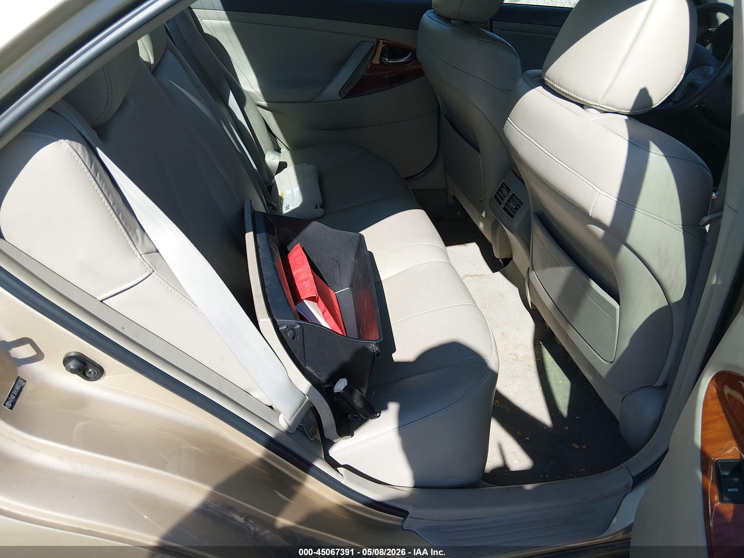 2010 Toyota Camry Xle Gold vin: 4T4BF3EK5AR023367