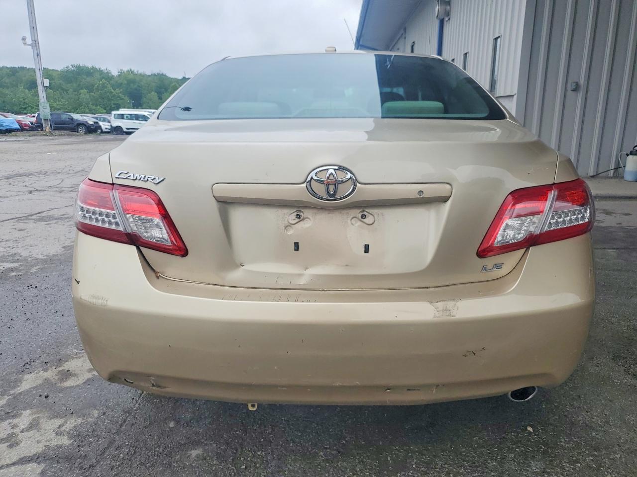 2010 Toyota Camry Le Beige vin: 4T4BF3EK5AR023899
